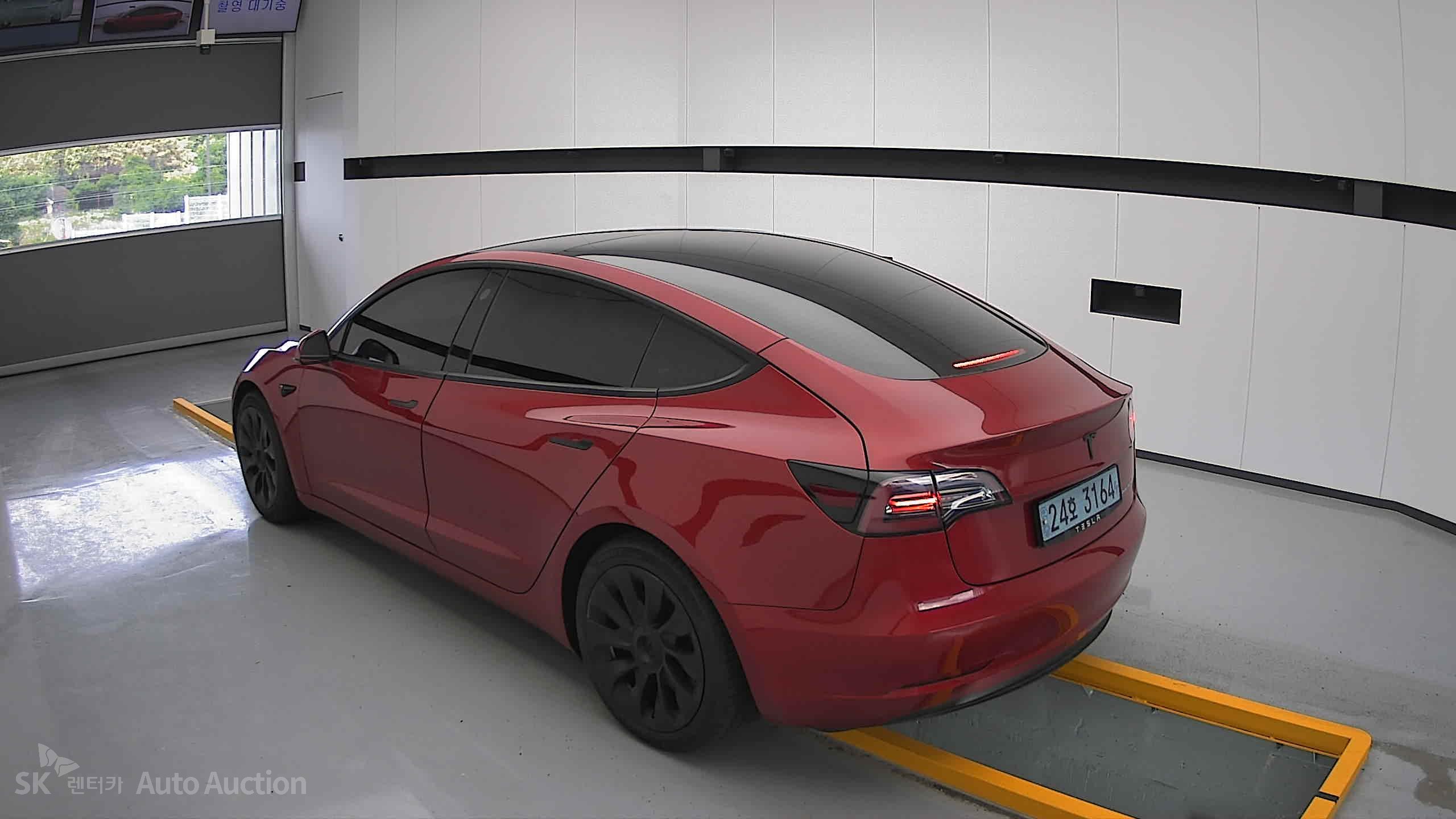 2021 - tesla model 3