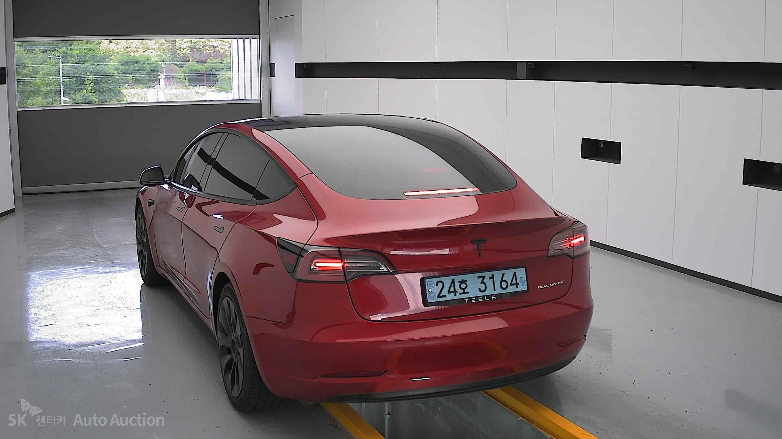 2021 - tesla model 3