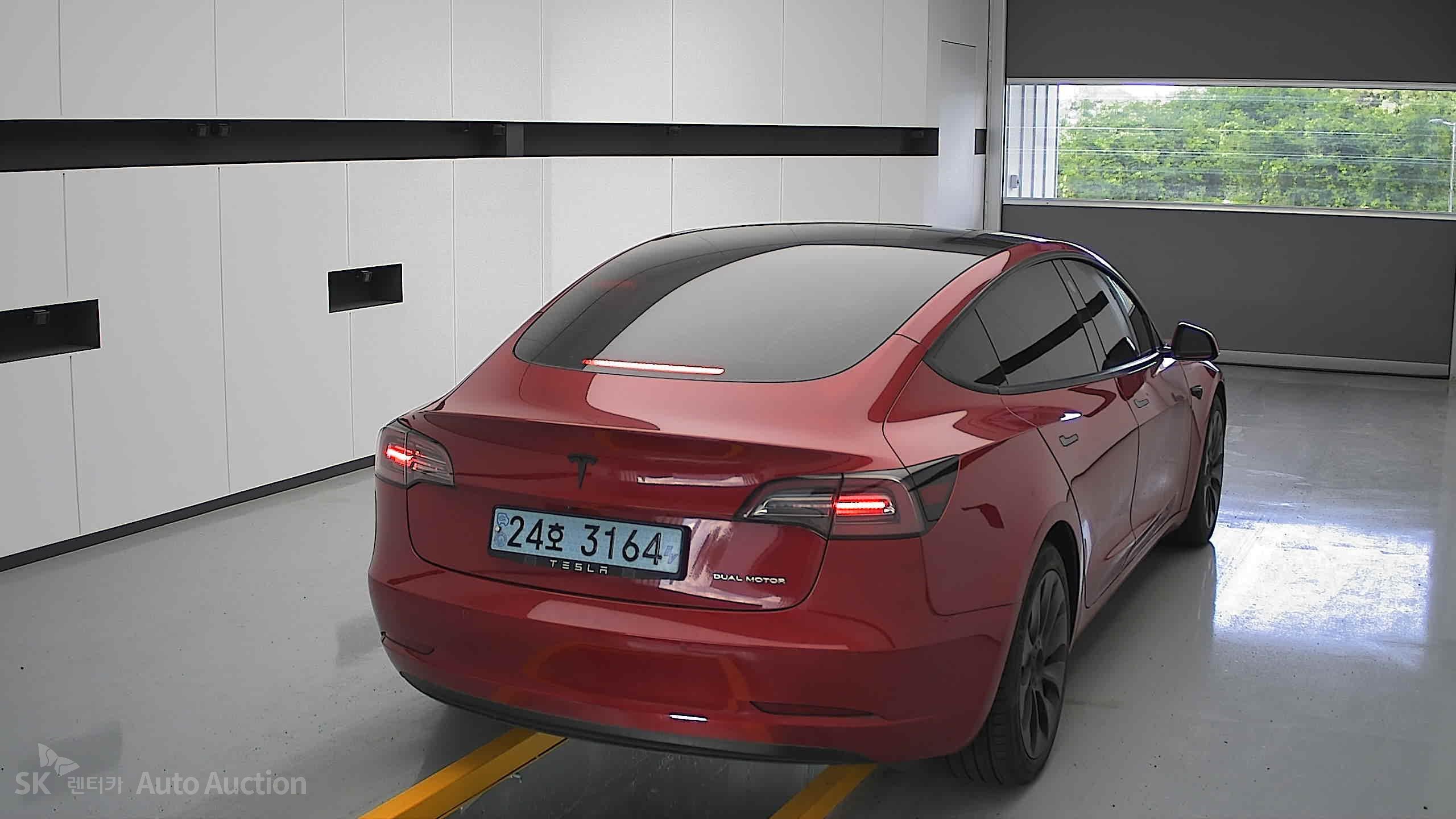 2021 - tesla model 3