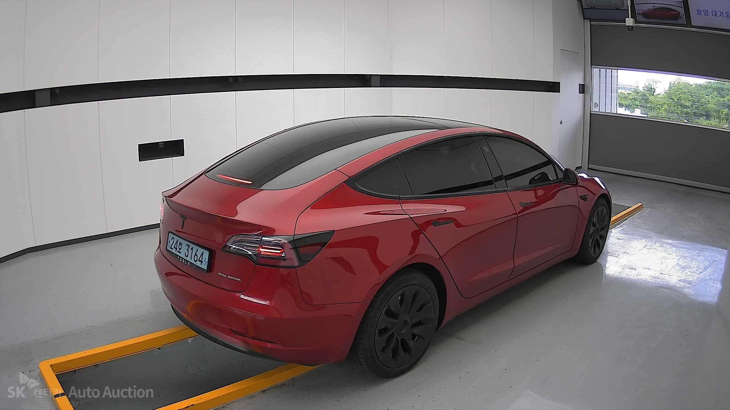 2021 - tesla model 3