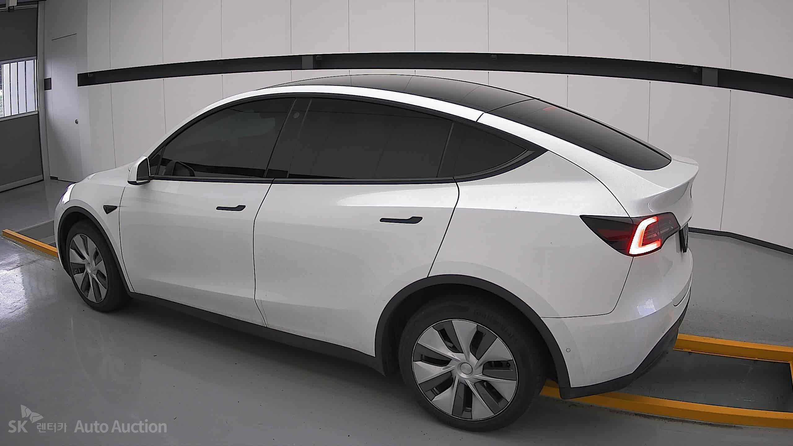 2022 - tesla model y
