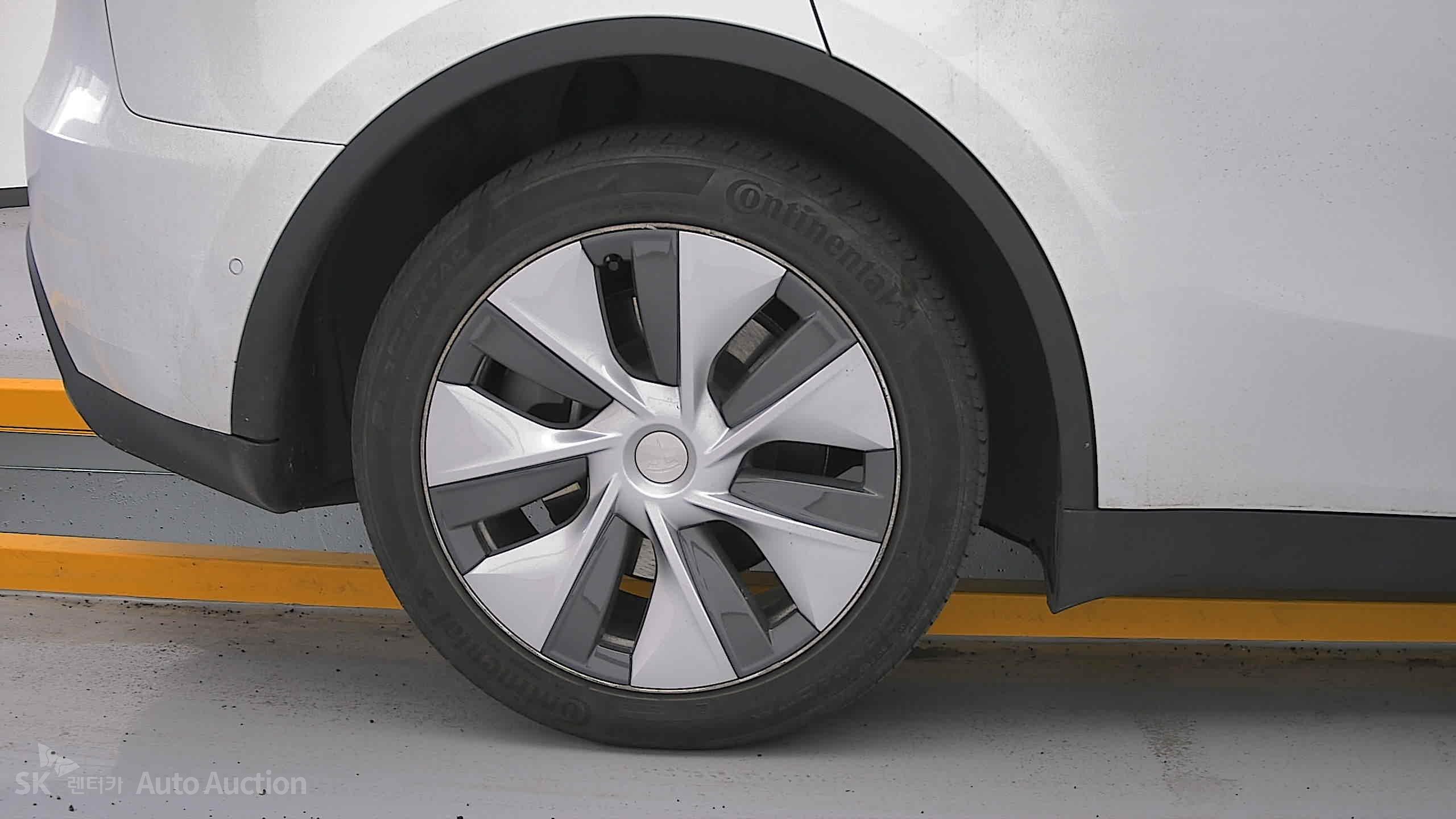 2022 - tesla model y