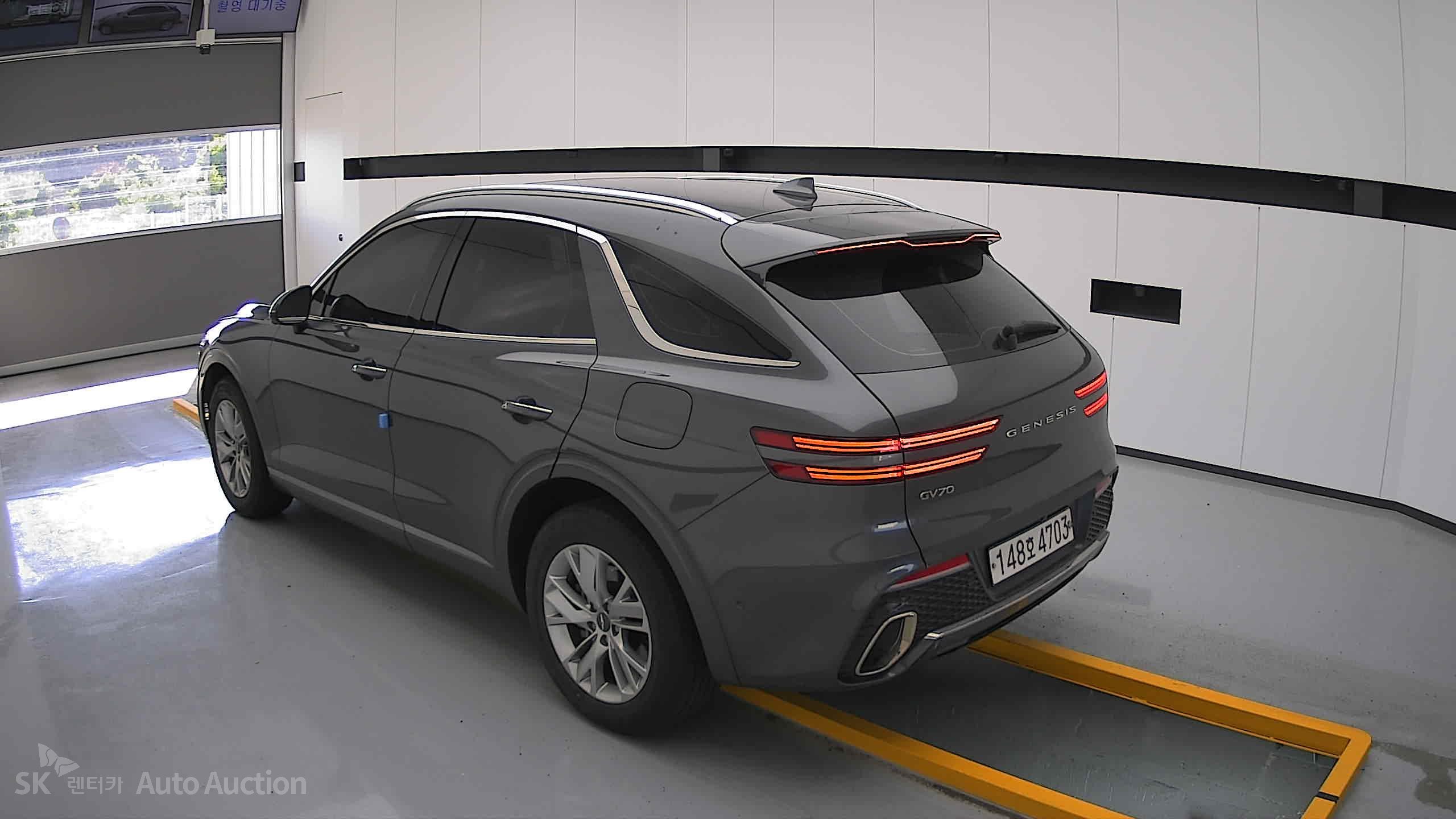 2021 - genesis gv70