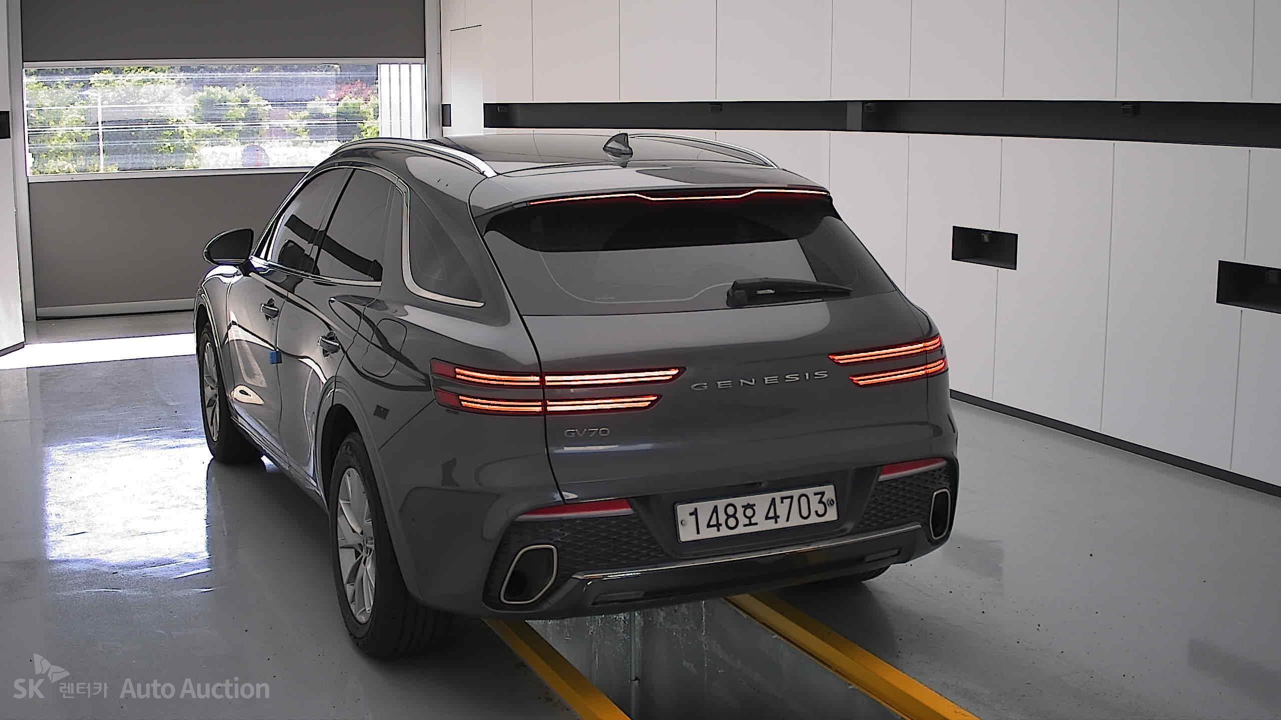 2021 - genesis gv70