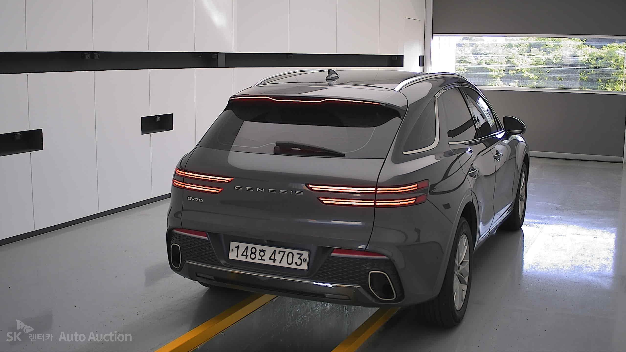 2021 - genesis gv70