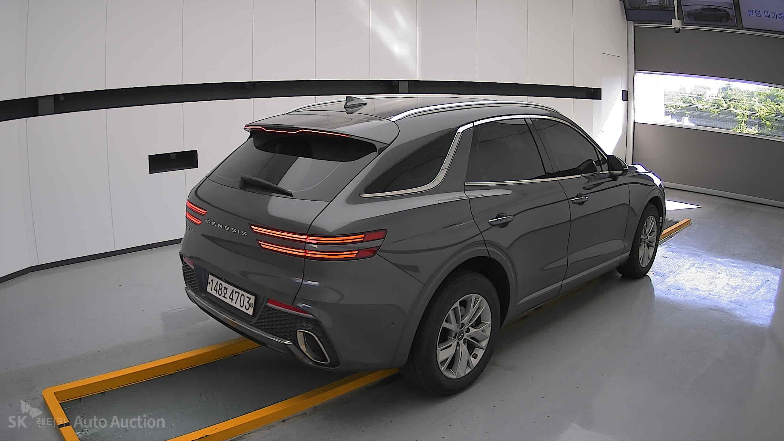 2021 - genesis gv70