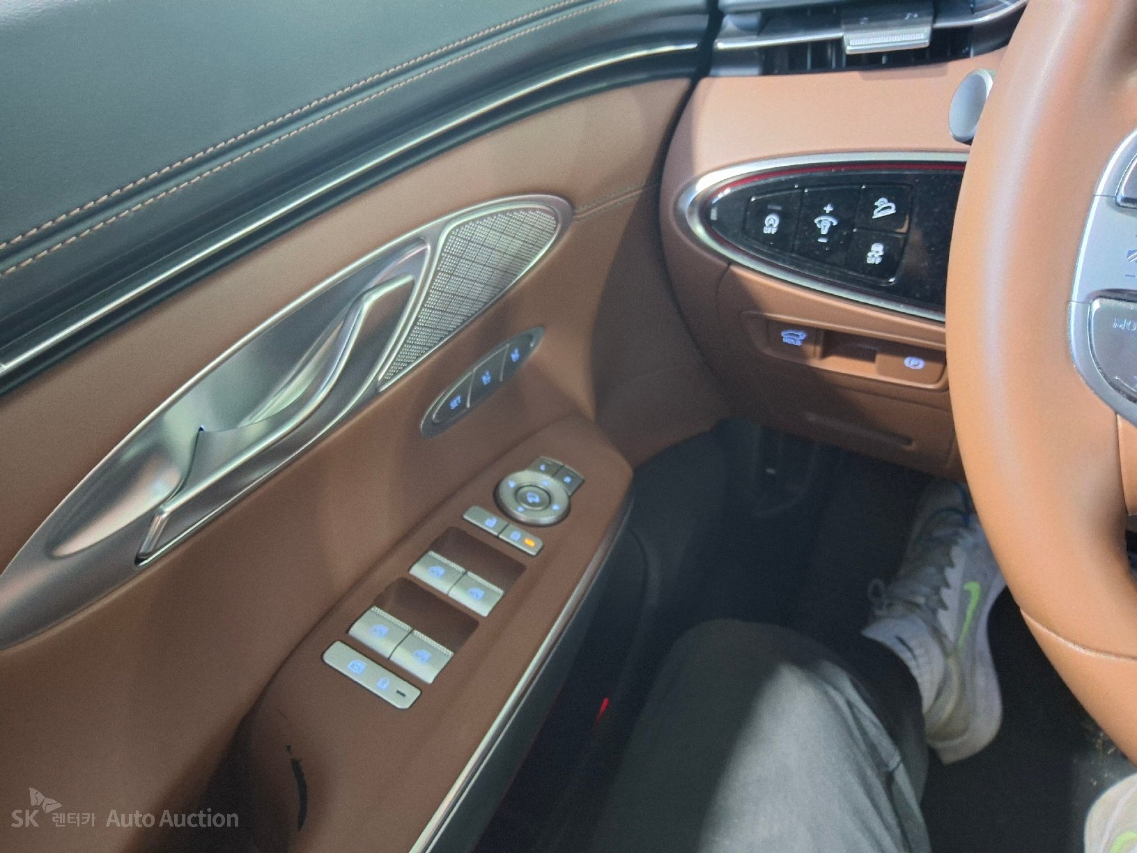 2021 - genesis gv70