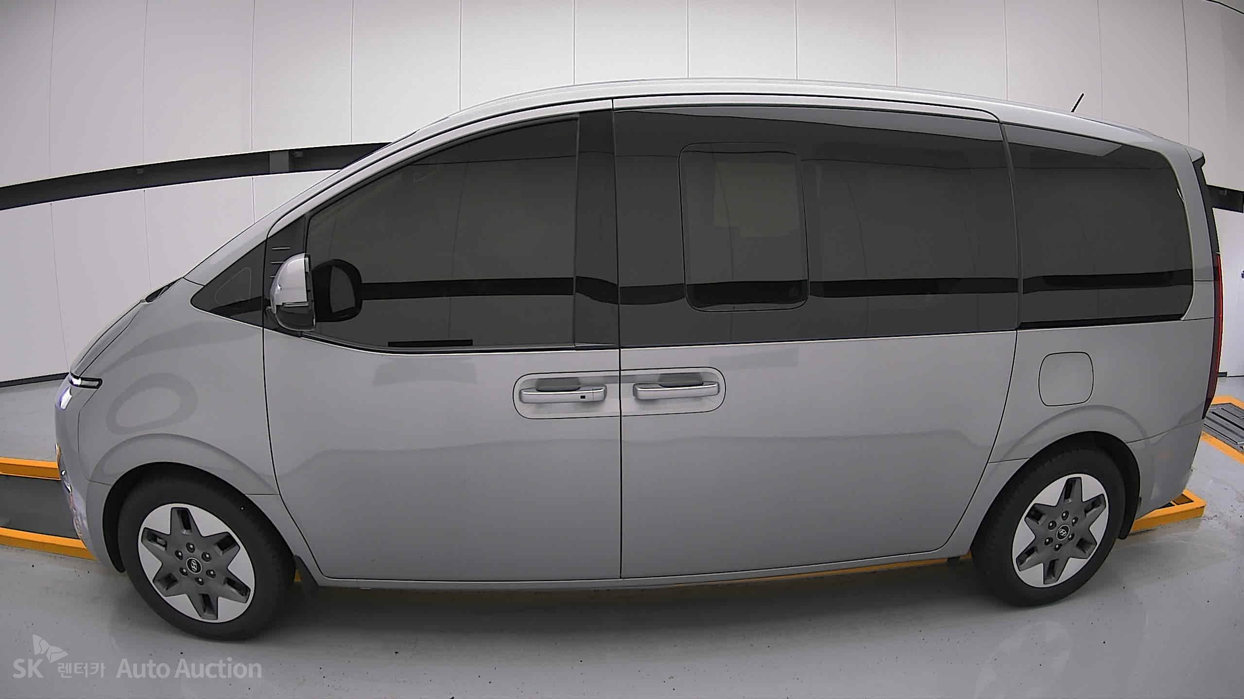 2022 - hyundai staria
