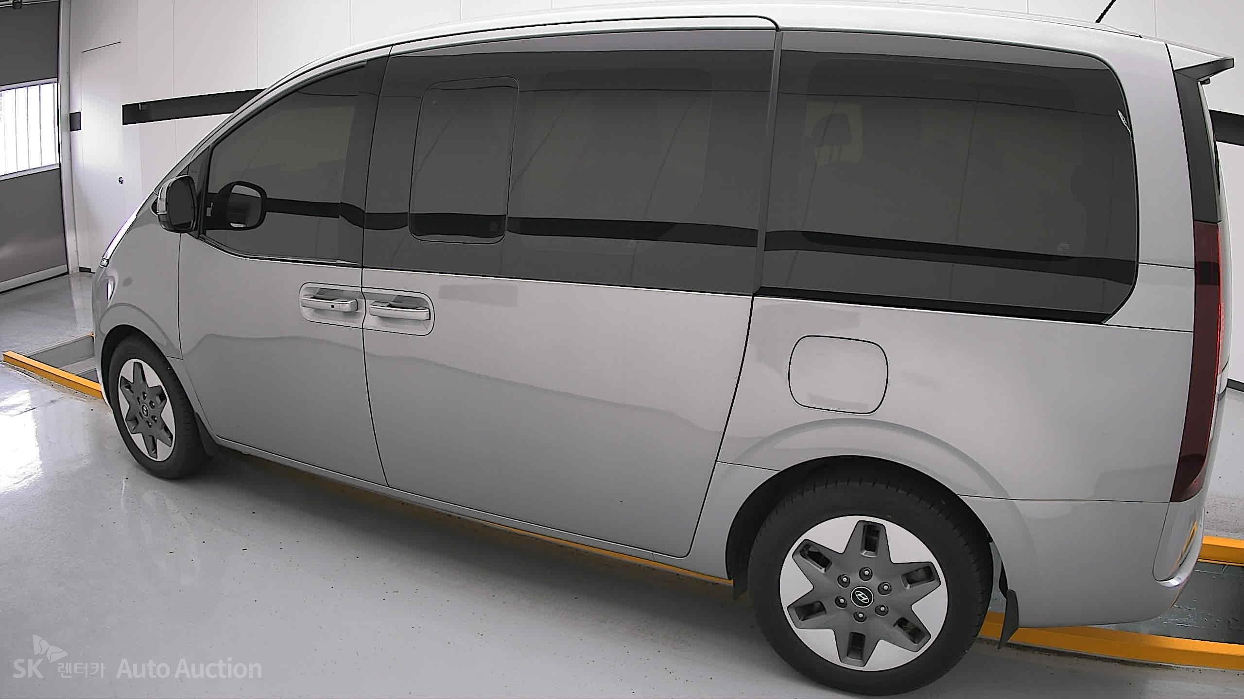2022 - hyundai staria