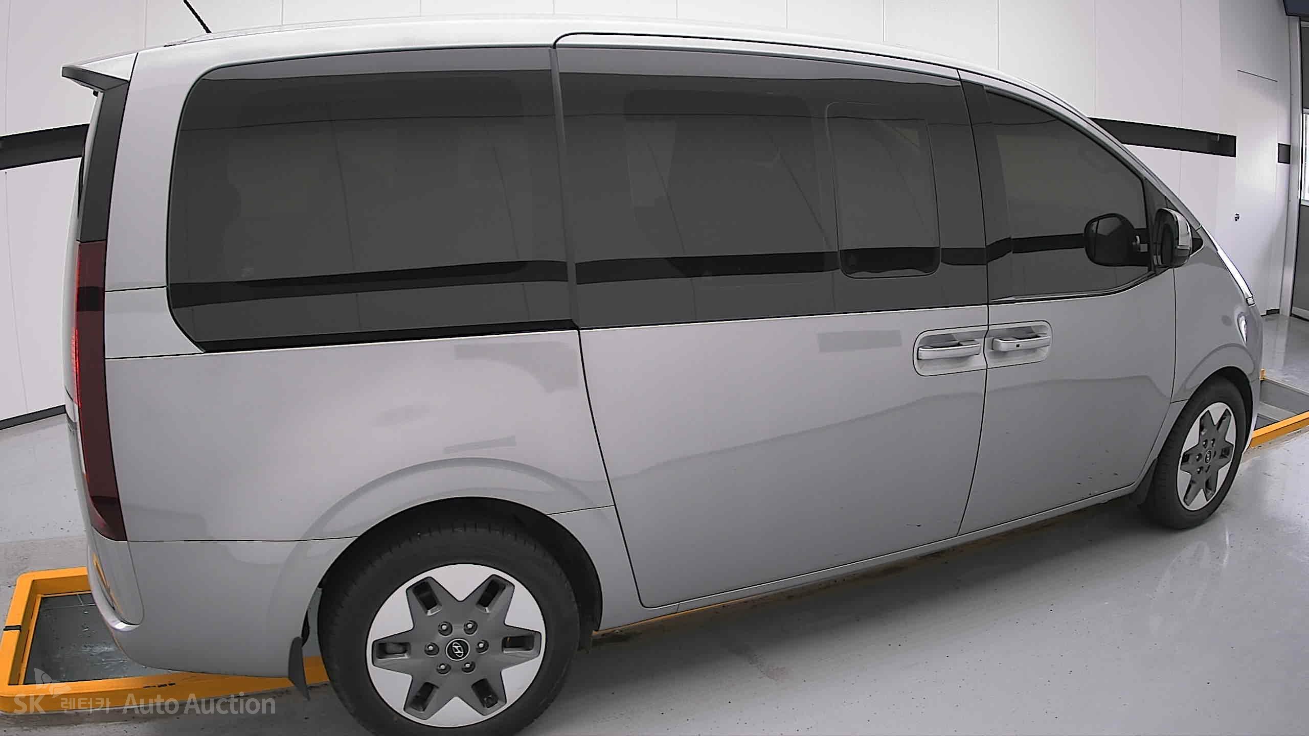 2022 - hyundai staria