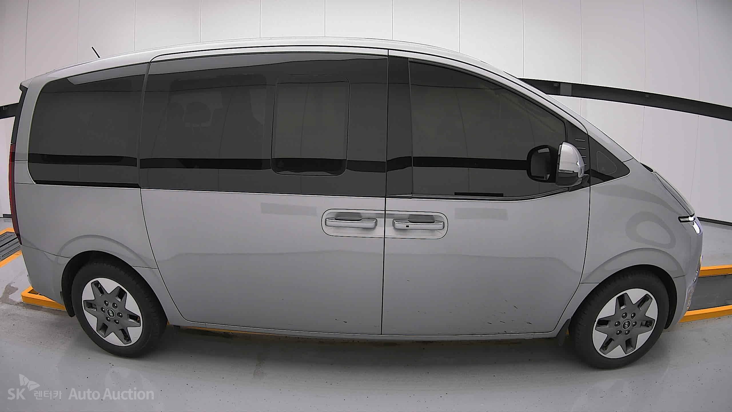 2022 - hyundai staria