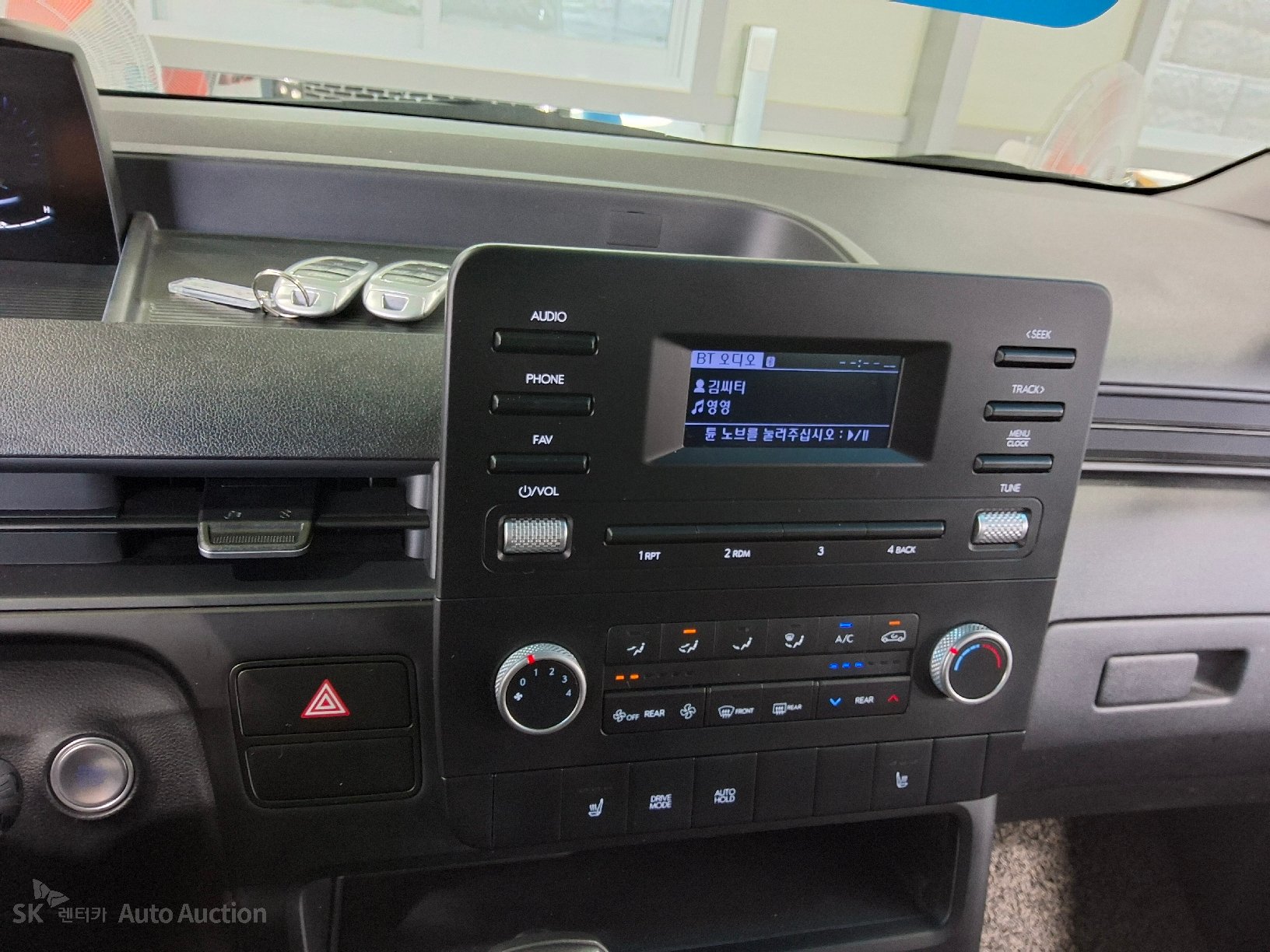 2022 - hyundai staria
