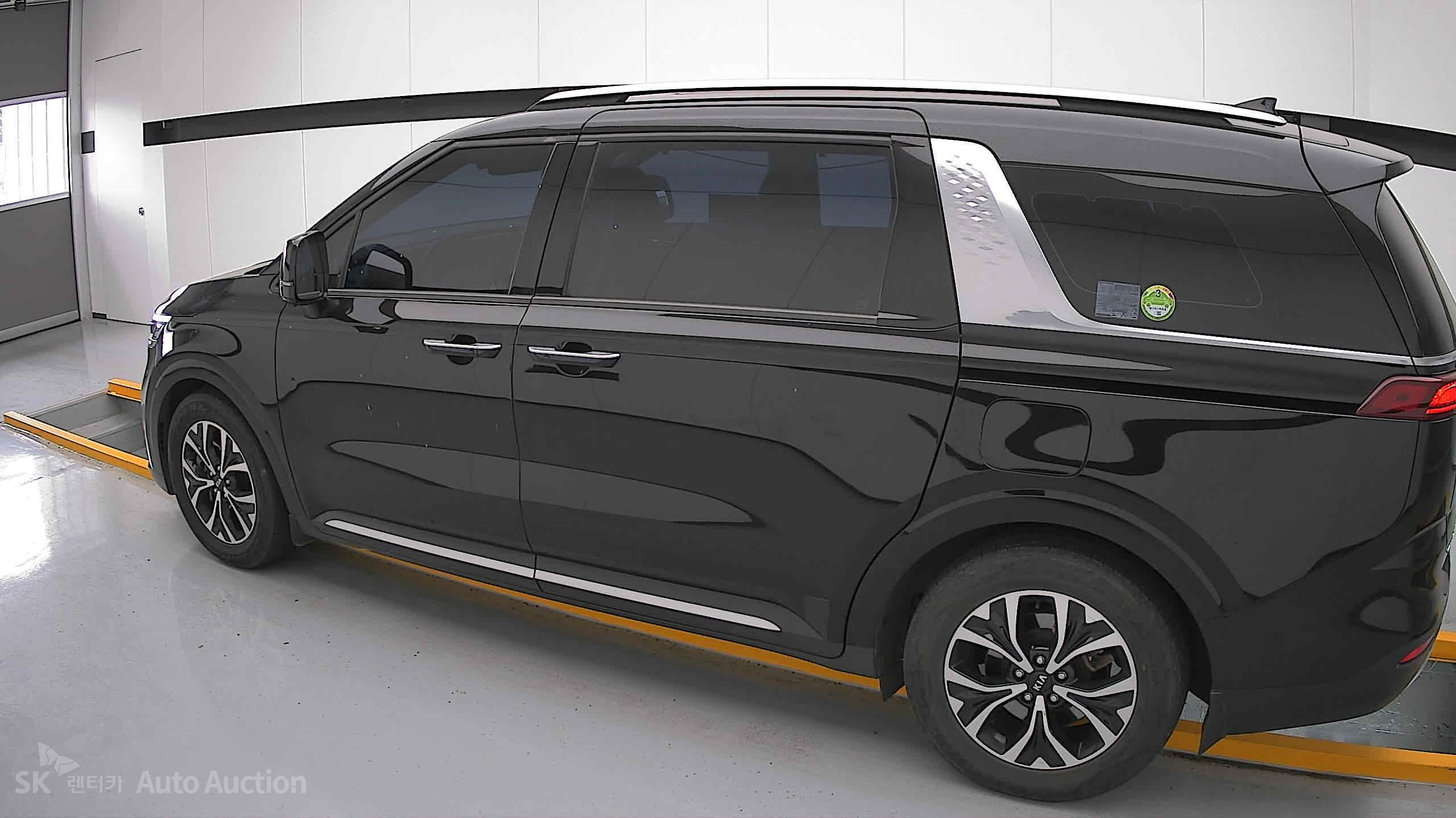 2021 - kia carnival