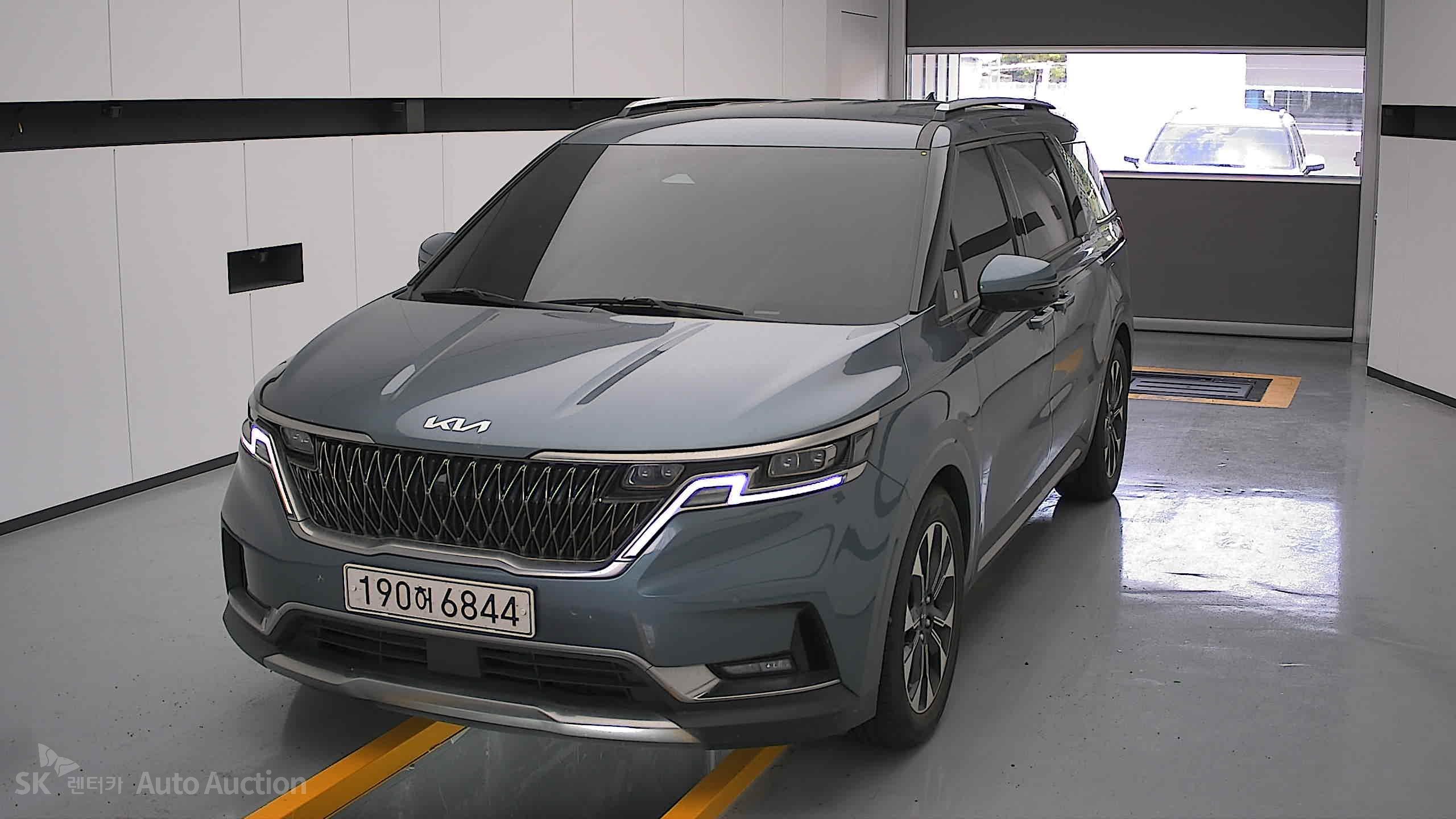 2022 - kia carnival