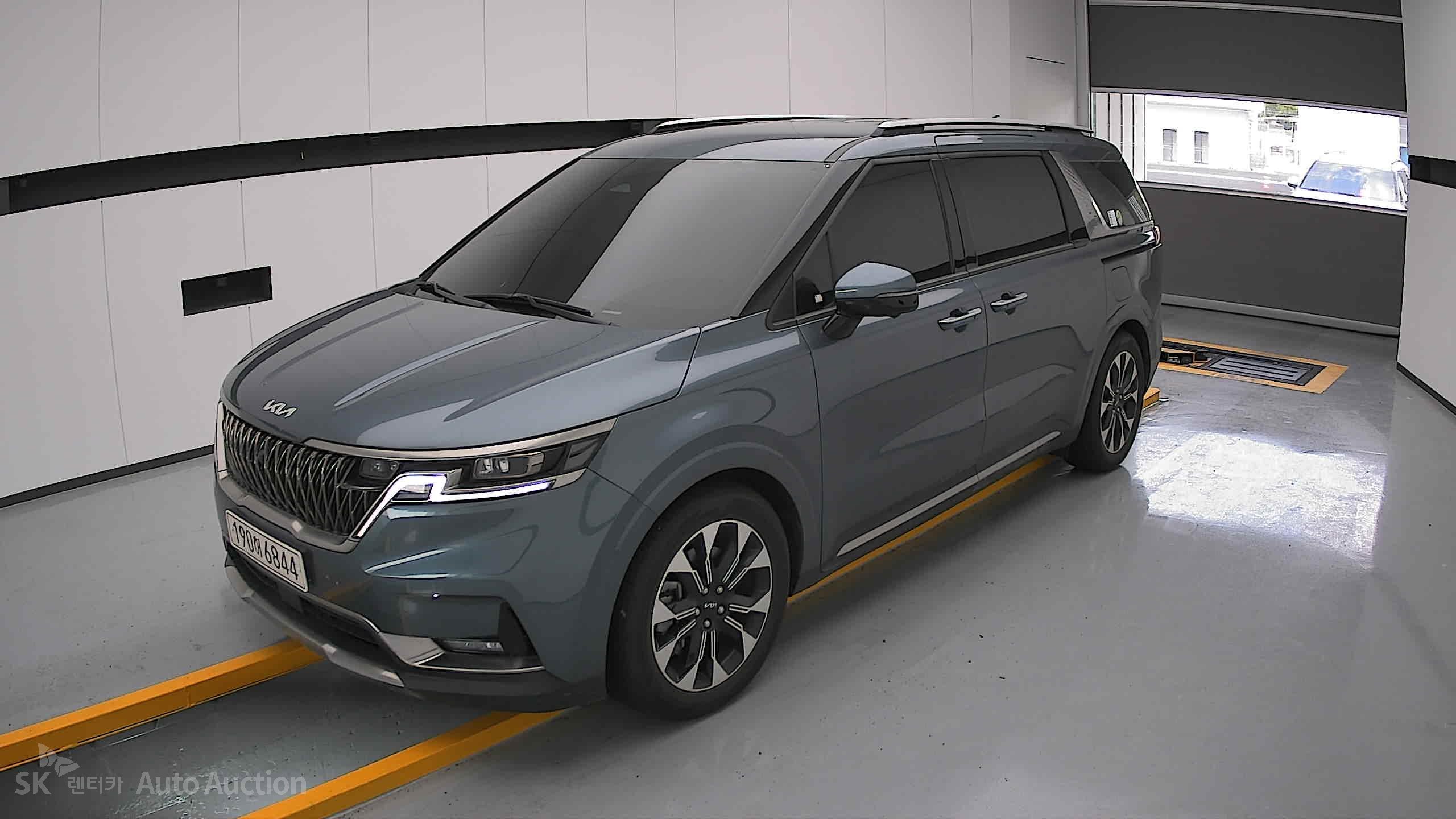 2022 - kia carnival