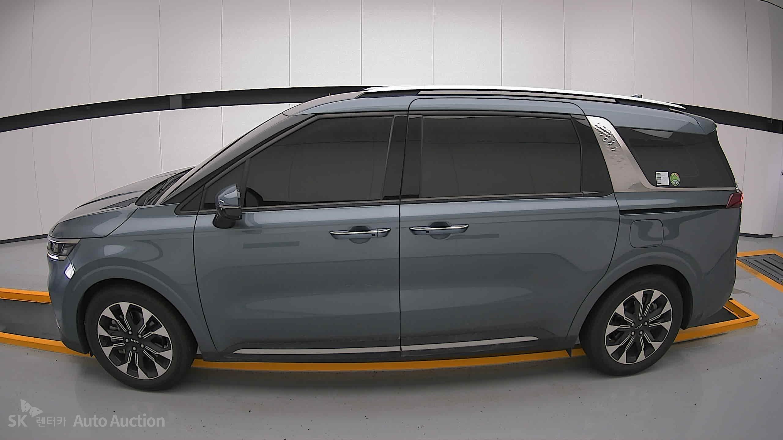 2022 - kia carnival