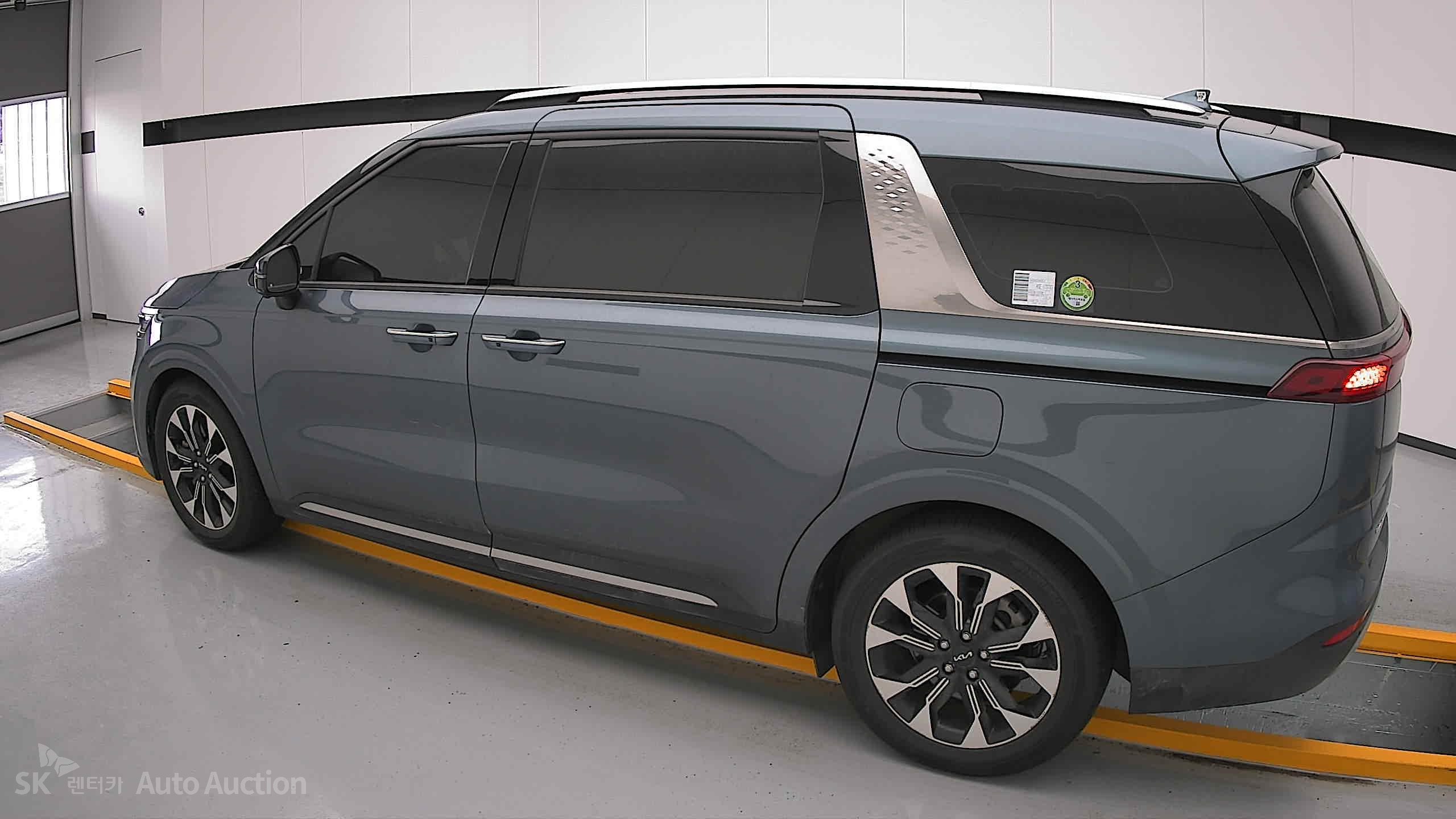 2022 - kia carnival