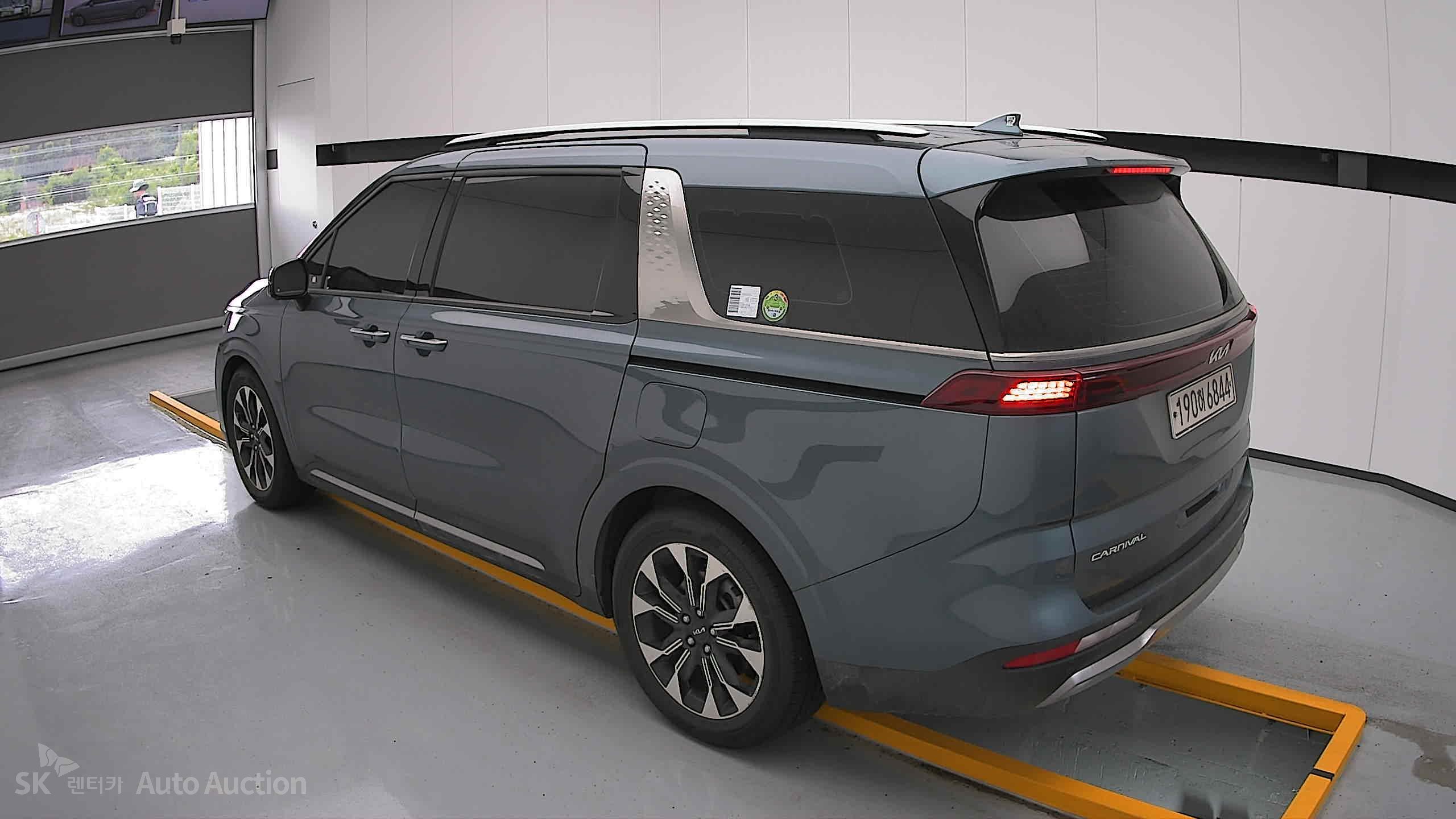 2022 - kia carnival