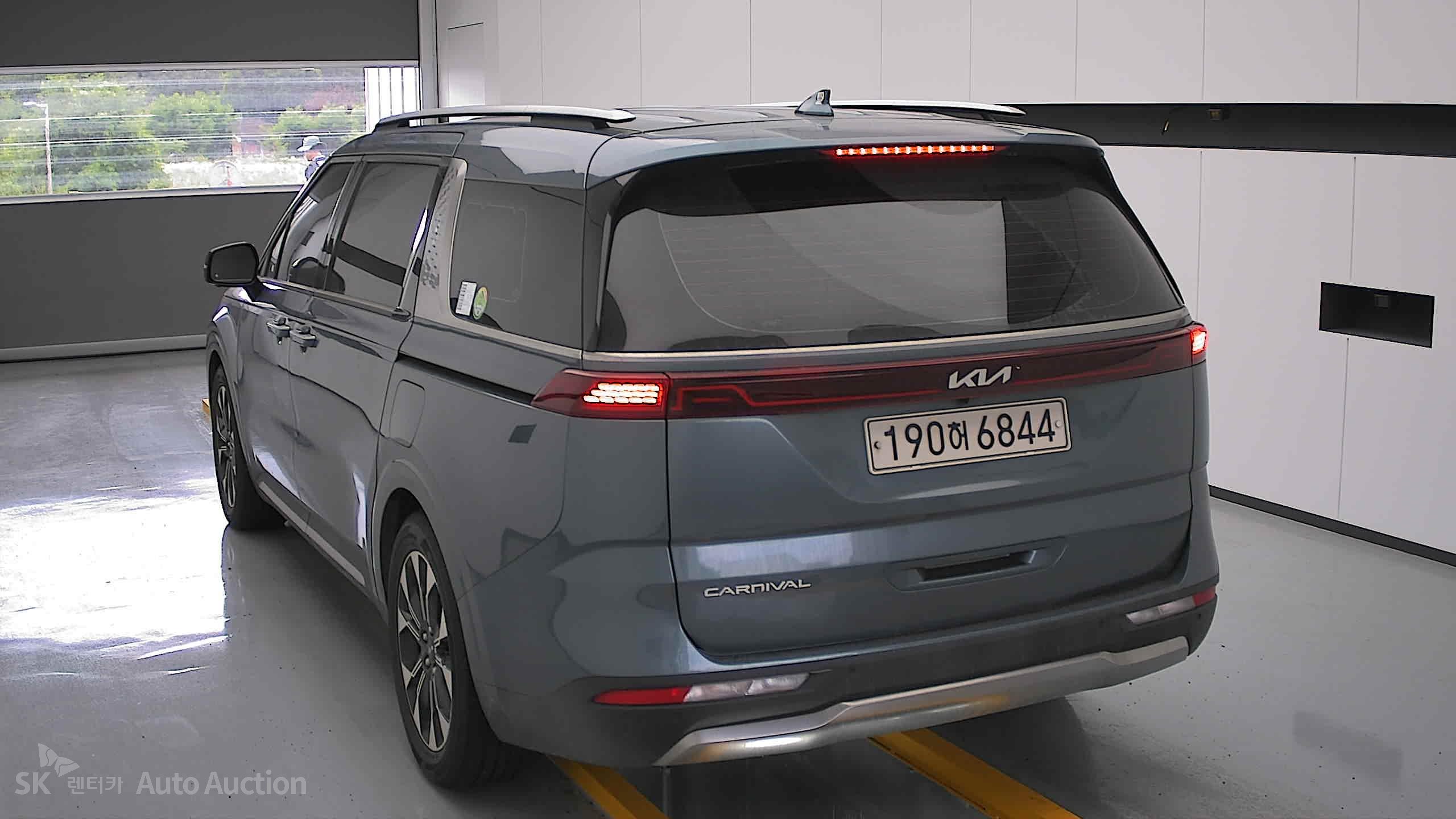 2022 - kia carnival