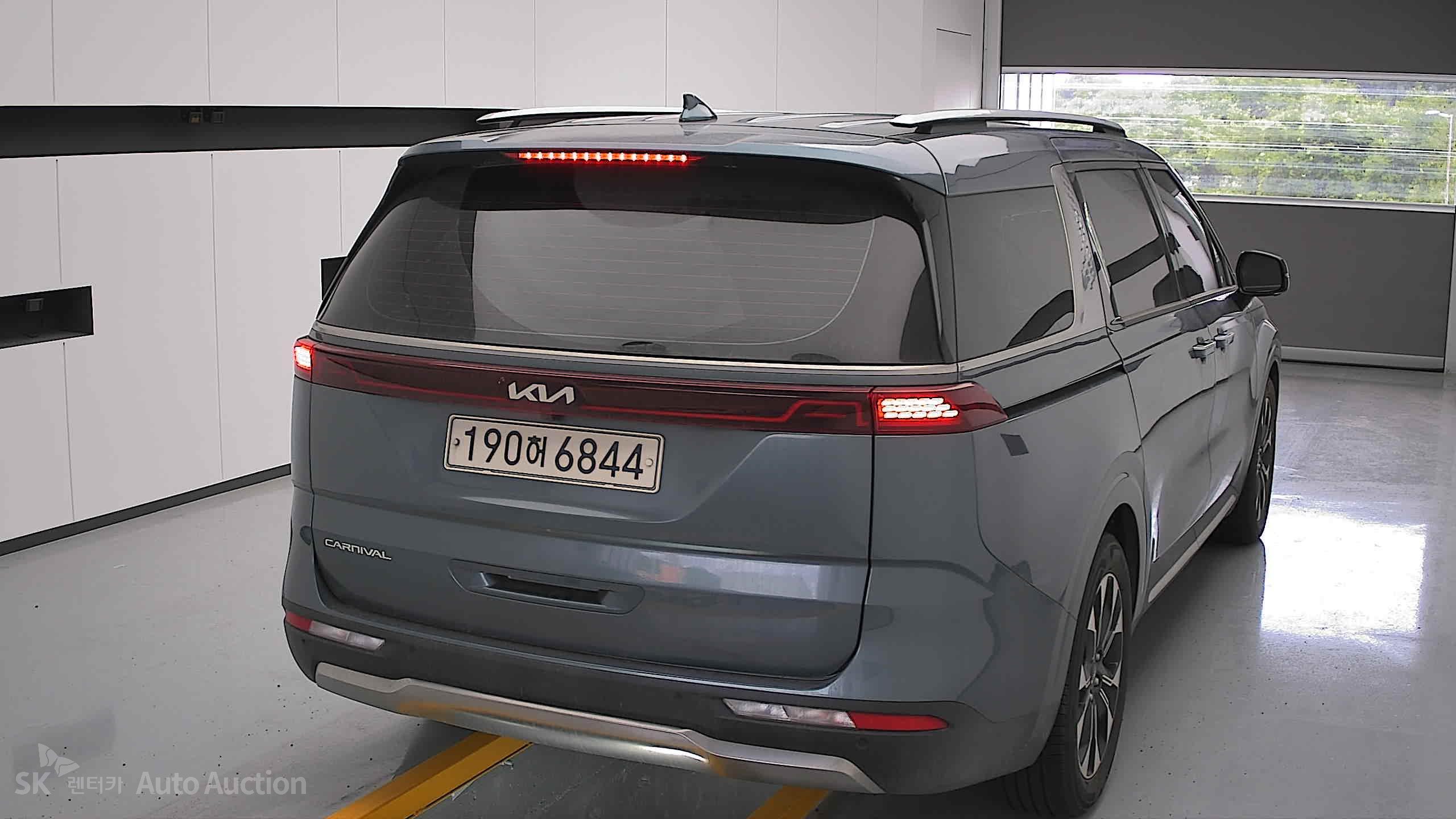 2022 - kia carnival