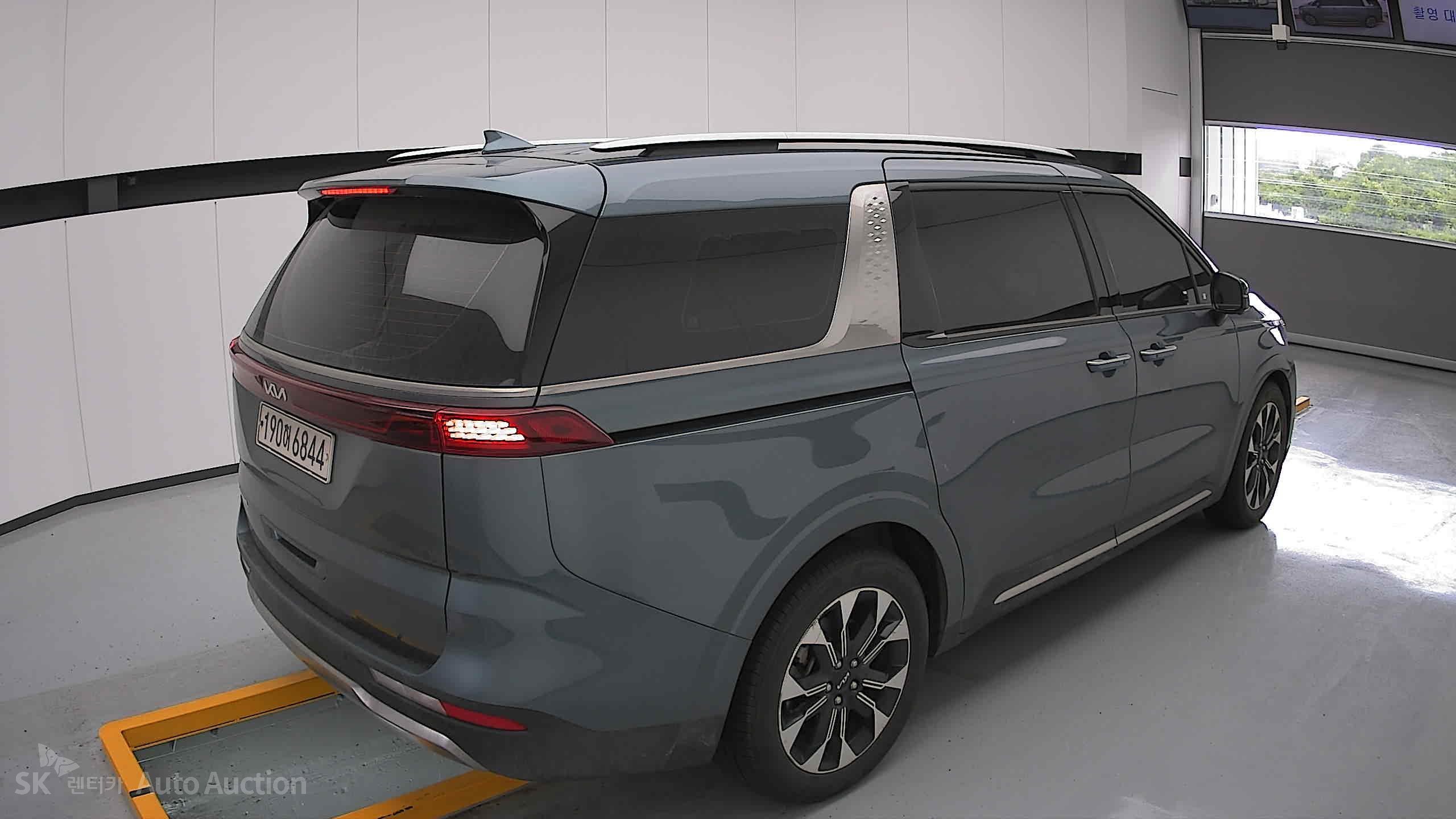 2022 - kia carnival