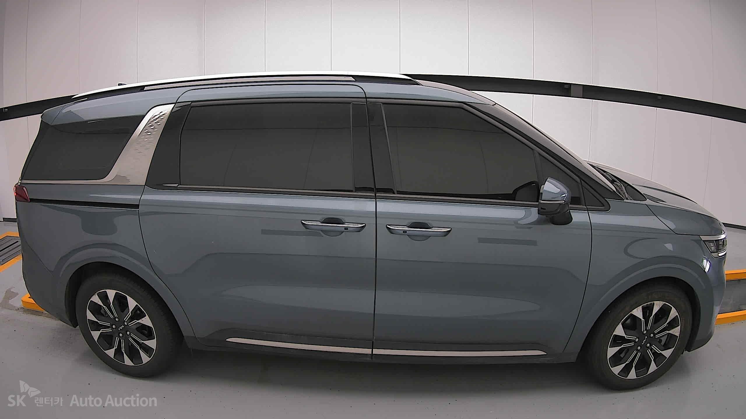 2022 - kia carnival