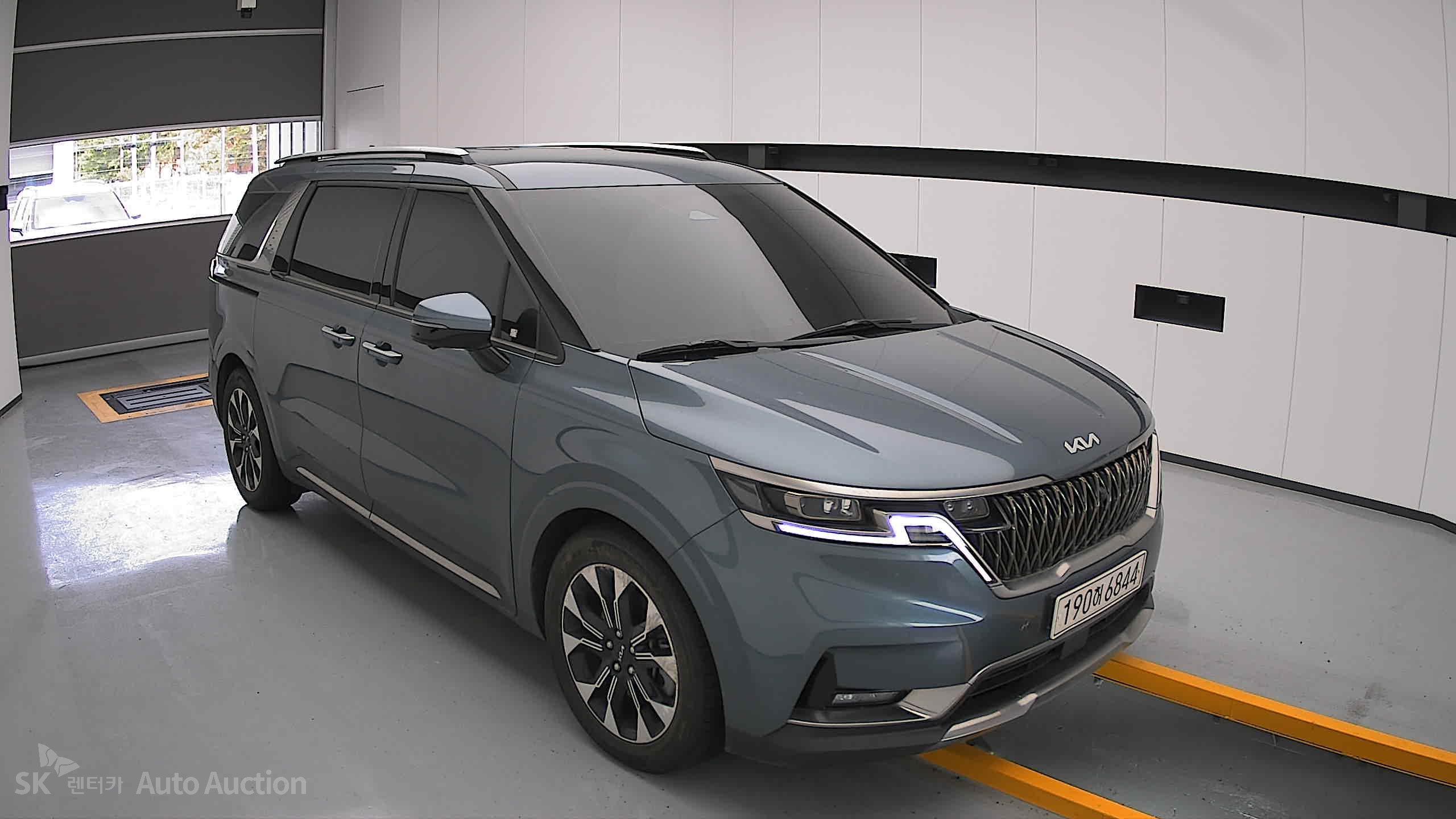2022 - kia carnival