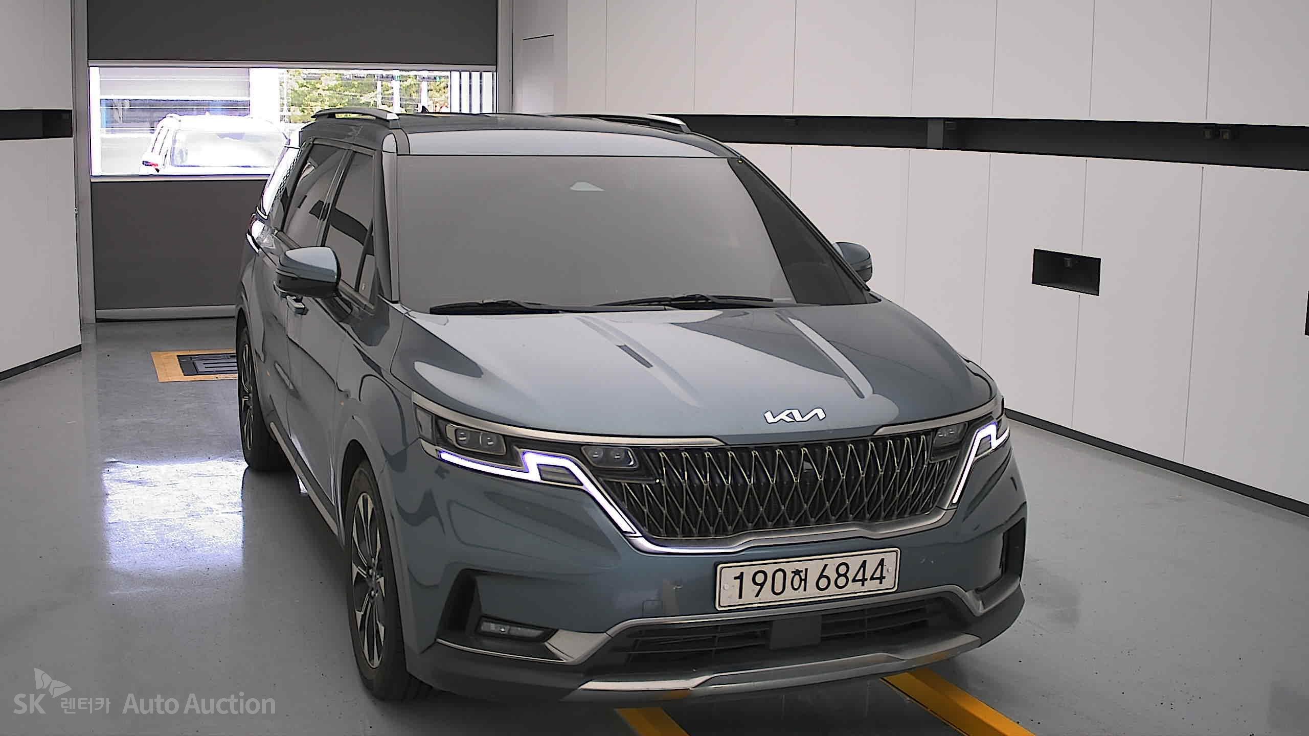2022 - kia carnival