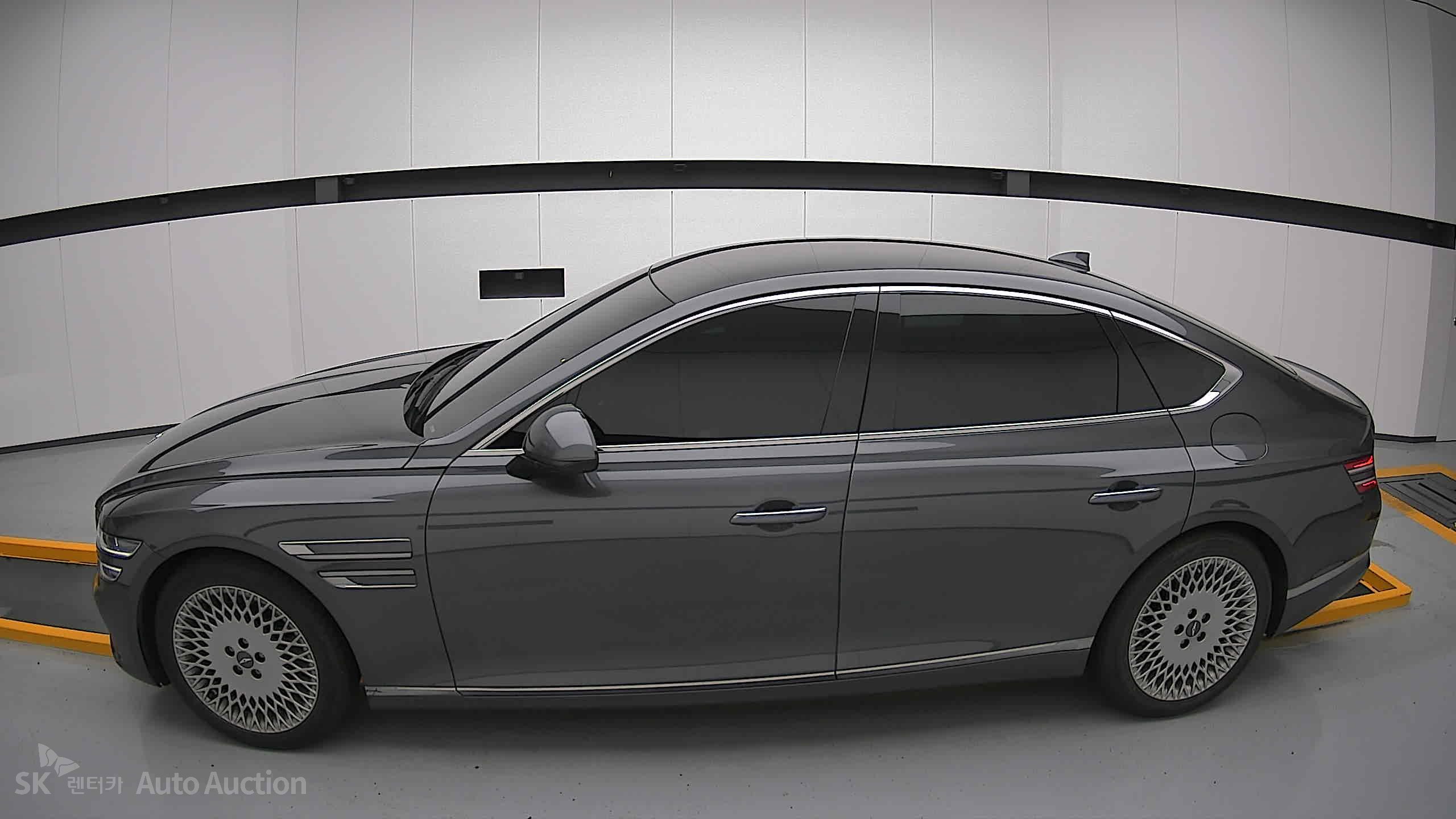 2021 - genesis g80