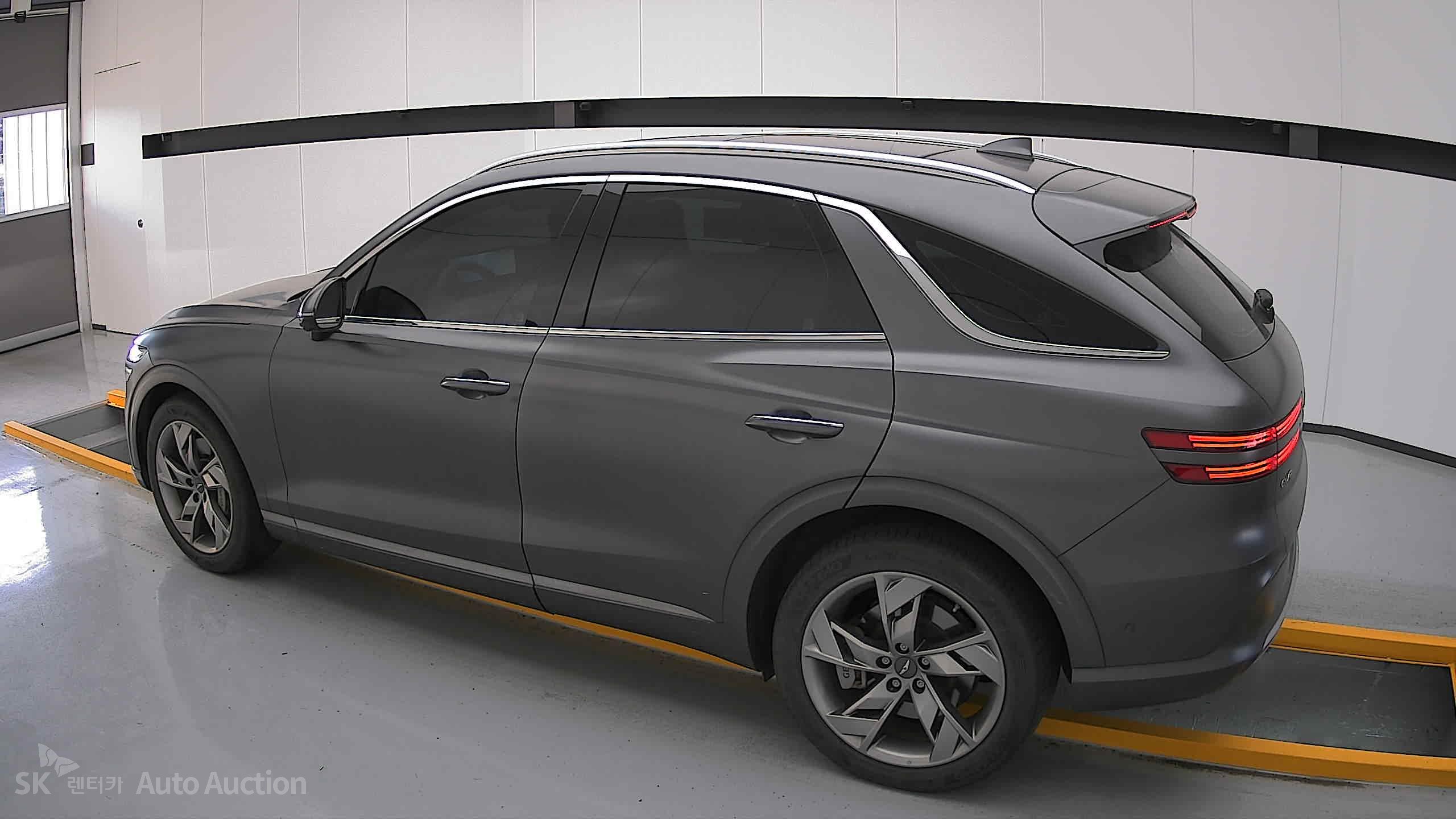 2022 - genesis egv70
