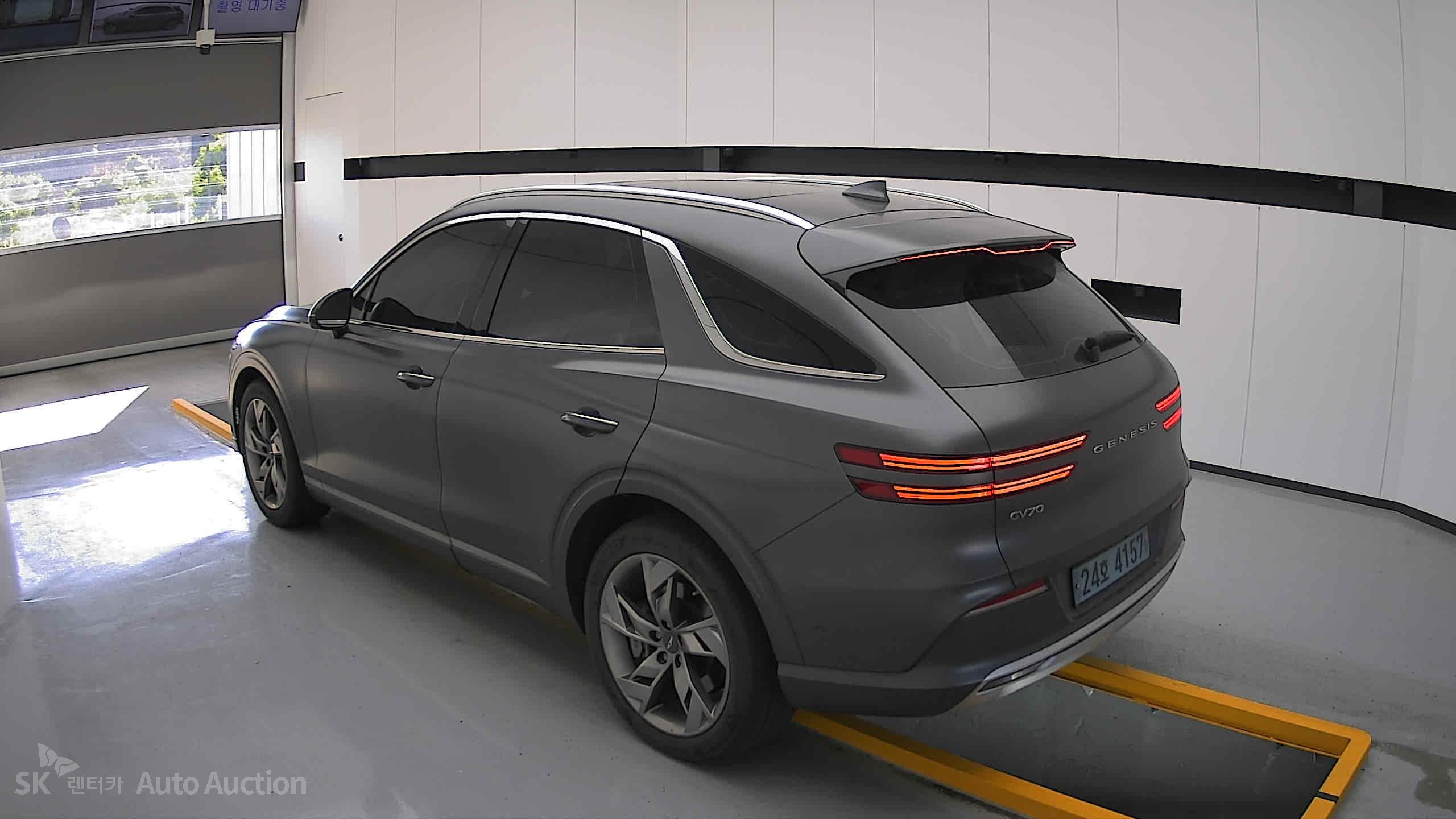 2022 - genesis egv70