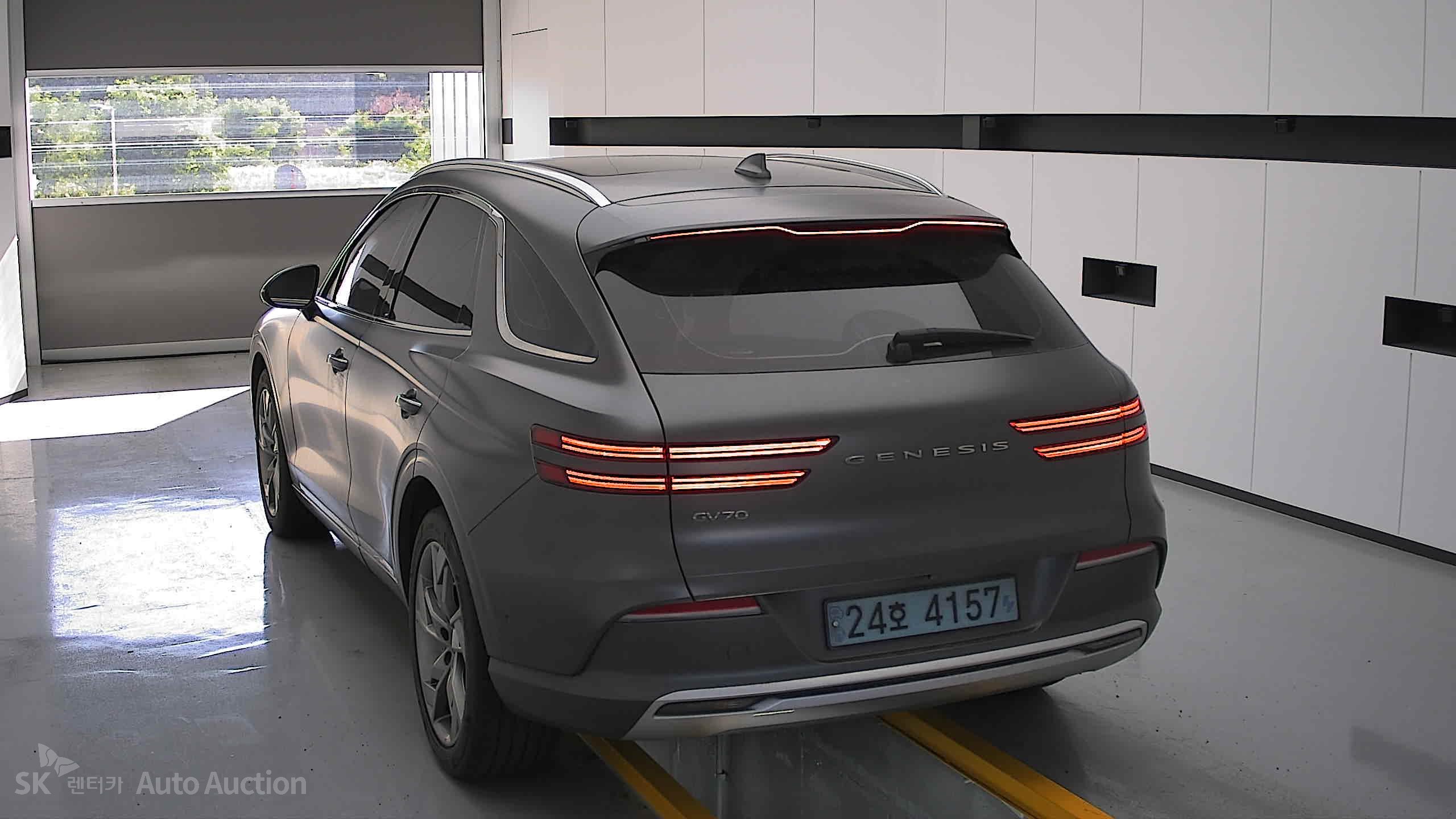 2022 - genesis egv70