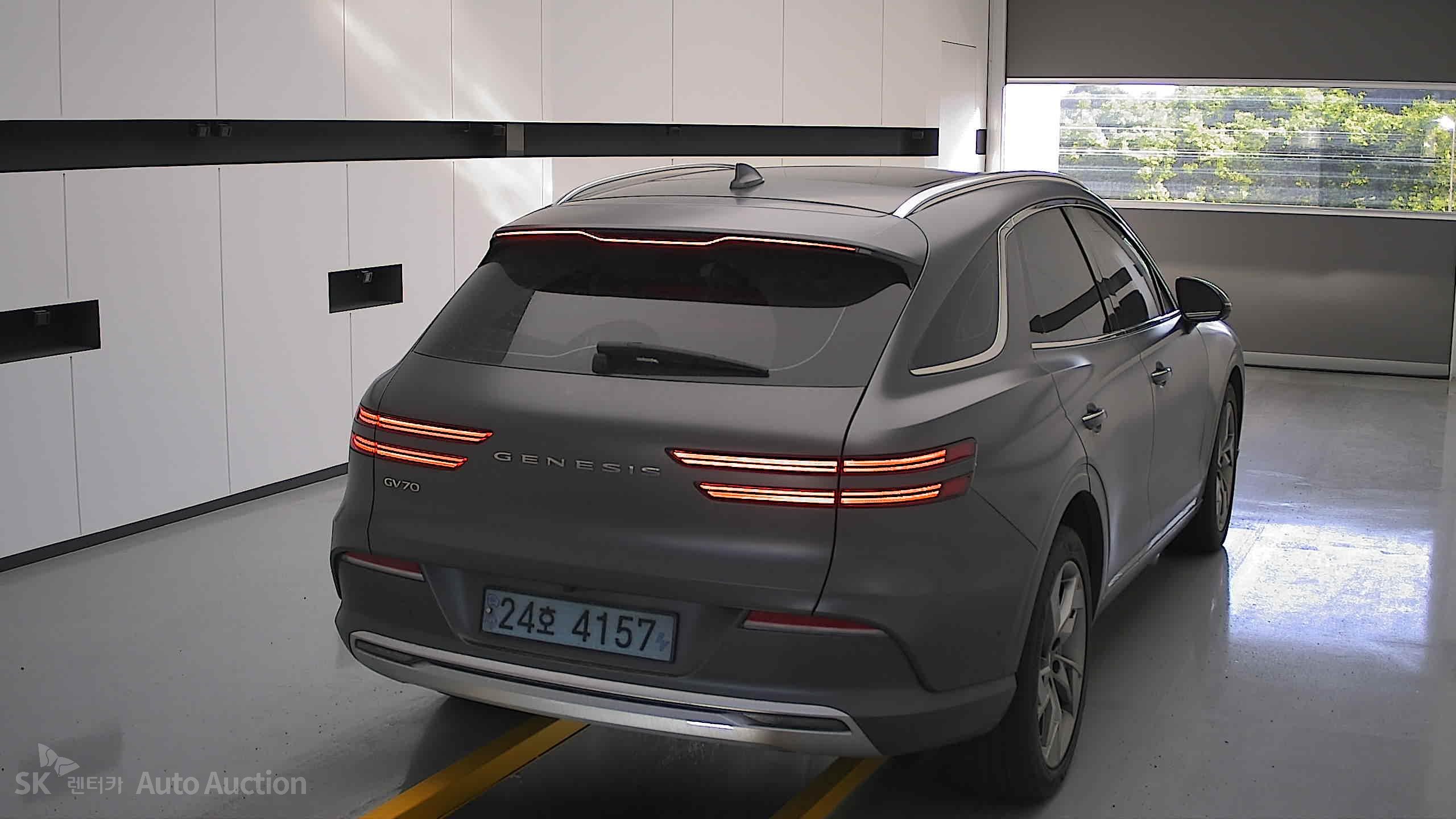 2022 - genesis egv70