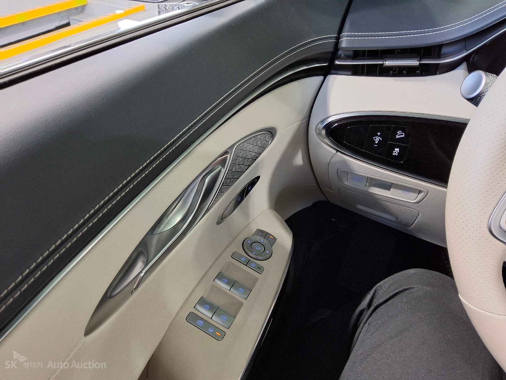 2022 - genesis egv70