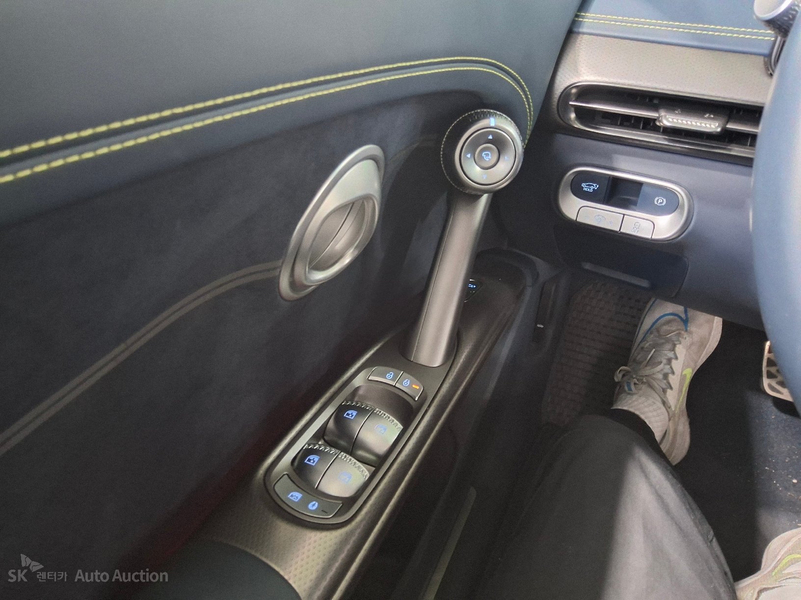 2022 - genesis gv60