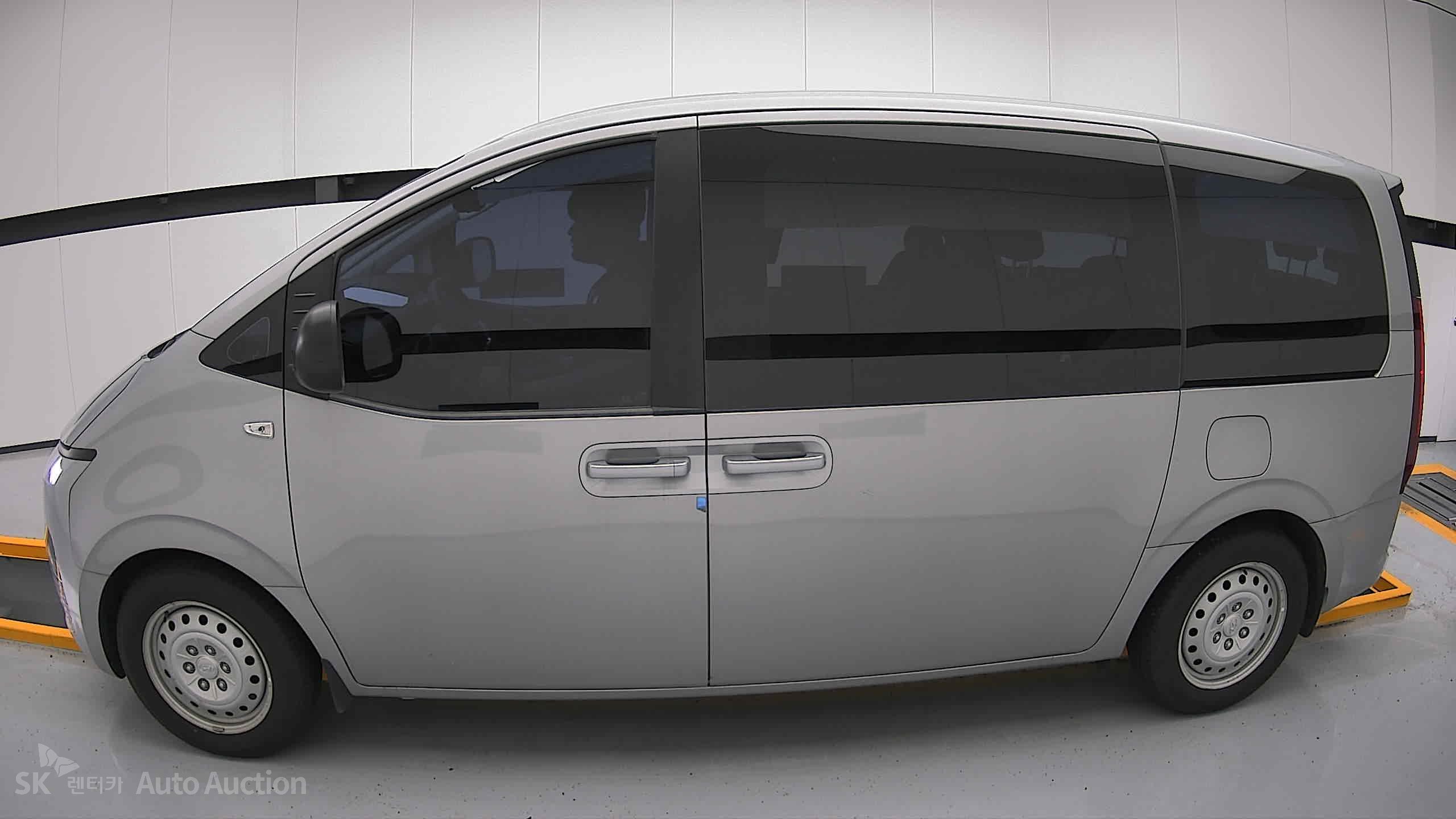 2022 - hyundai staria