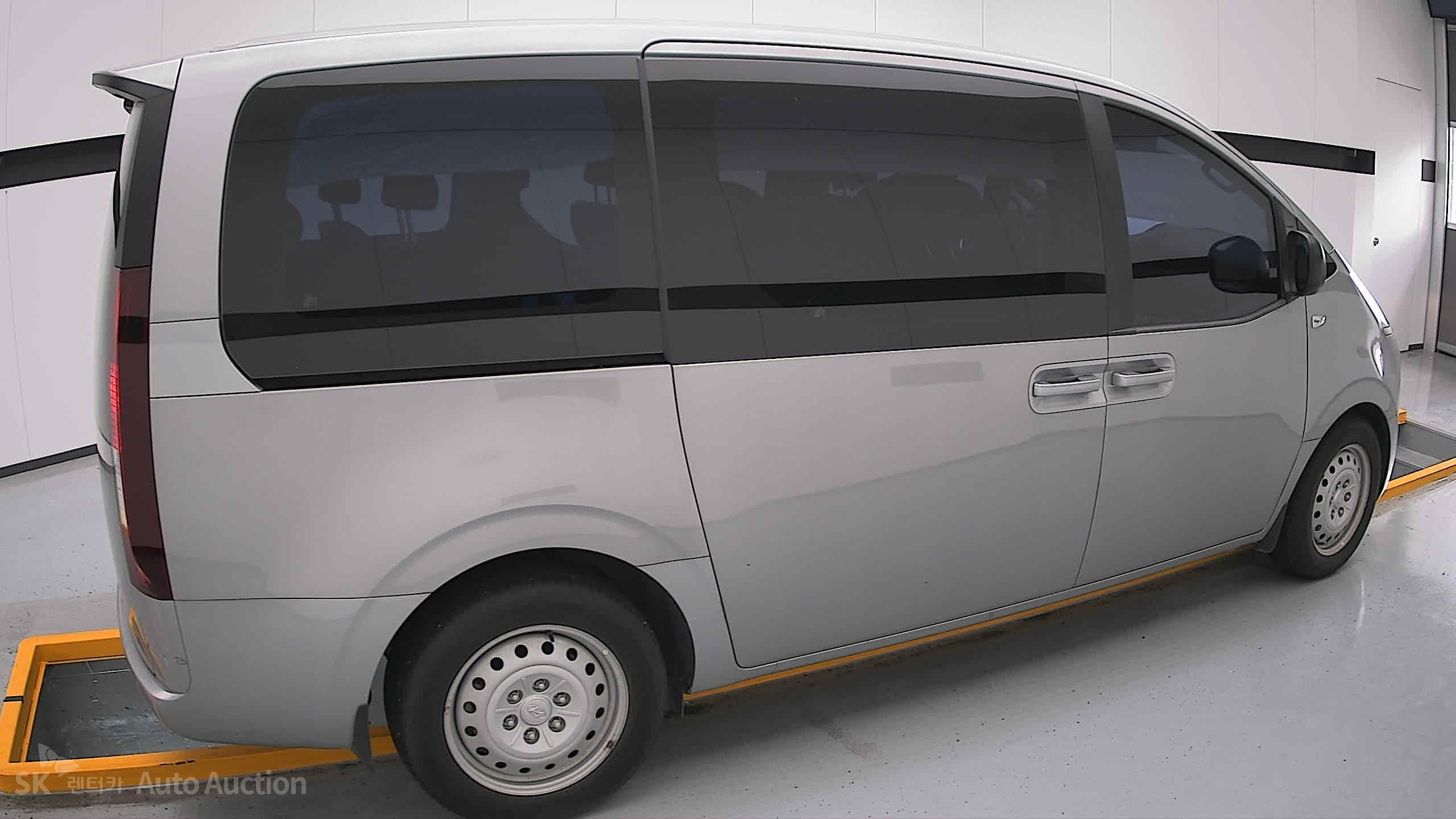 2022 - hyundai staria