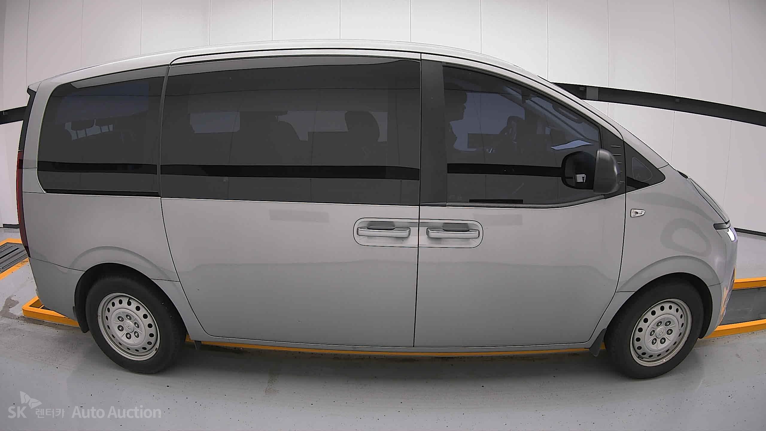 2022 - hyundai staria