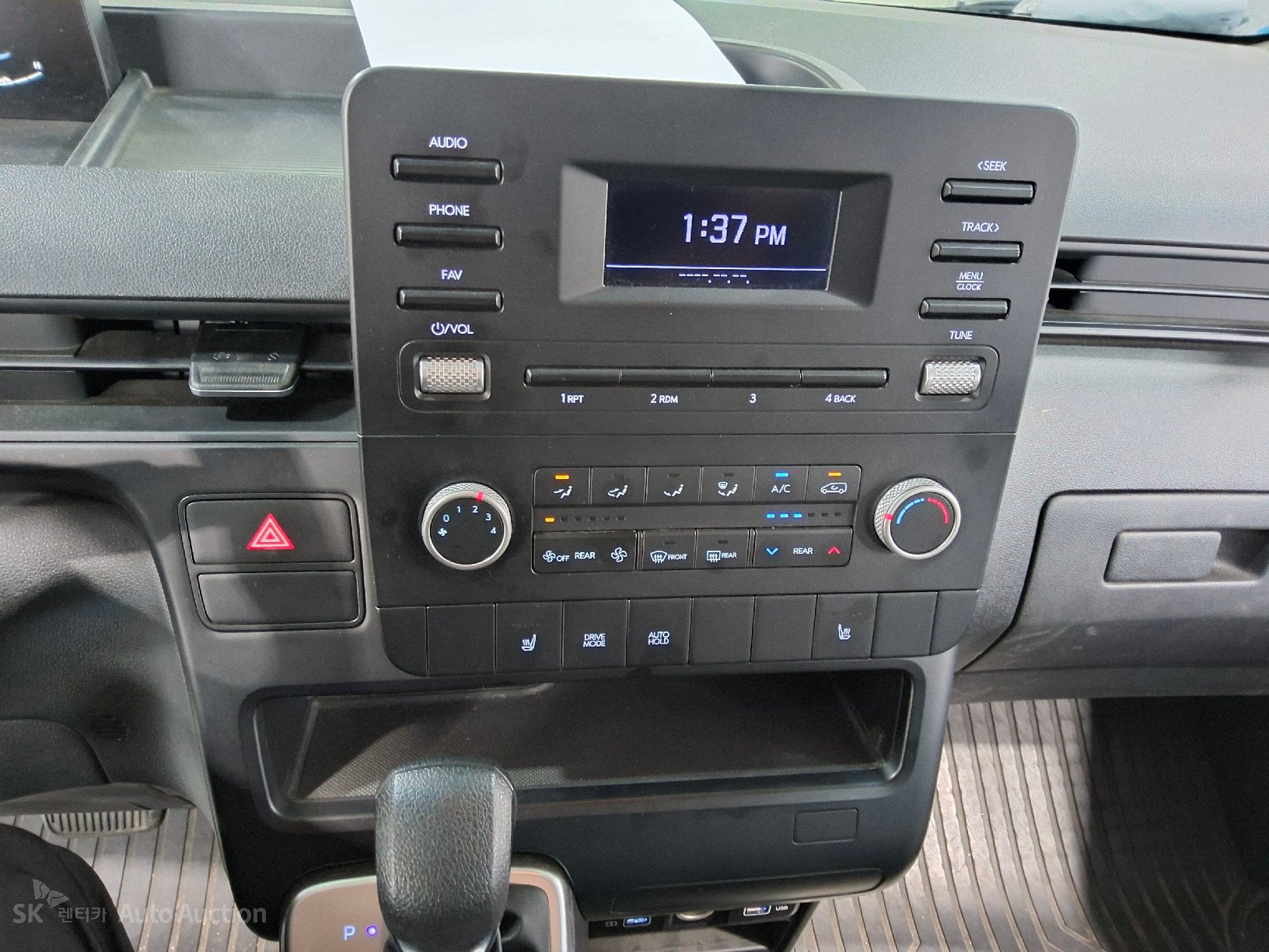 2022 - hyundai staria