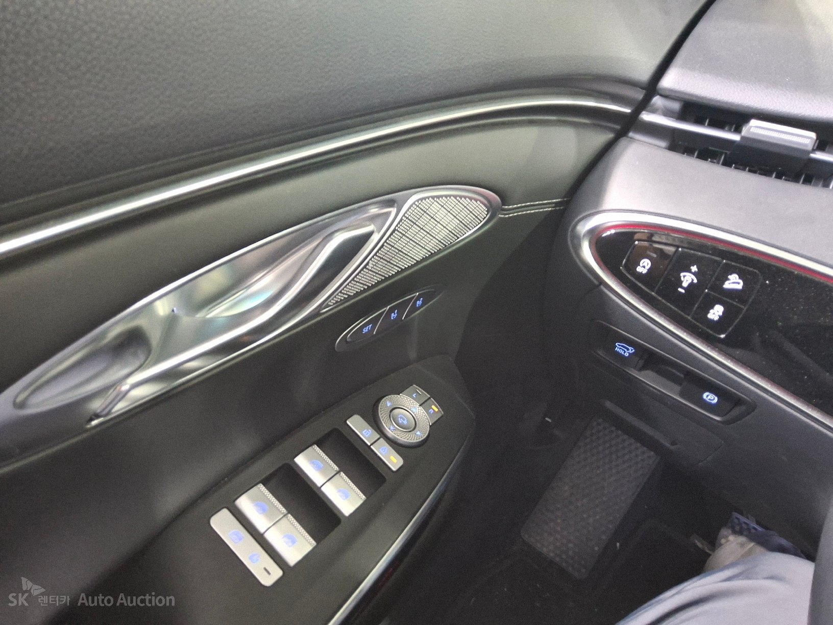 2023 - genesis gv70