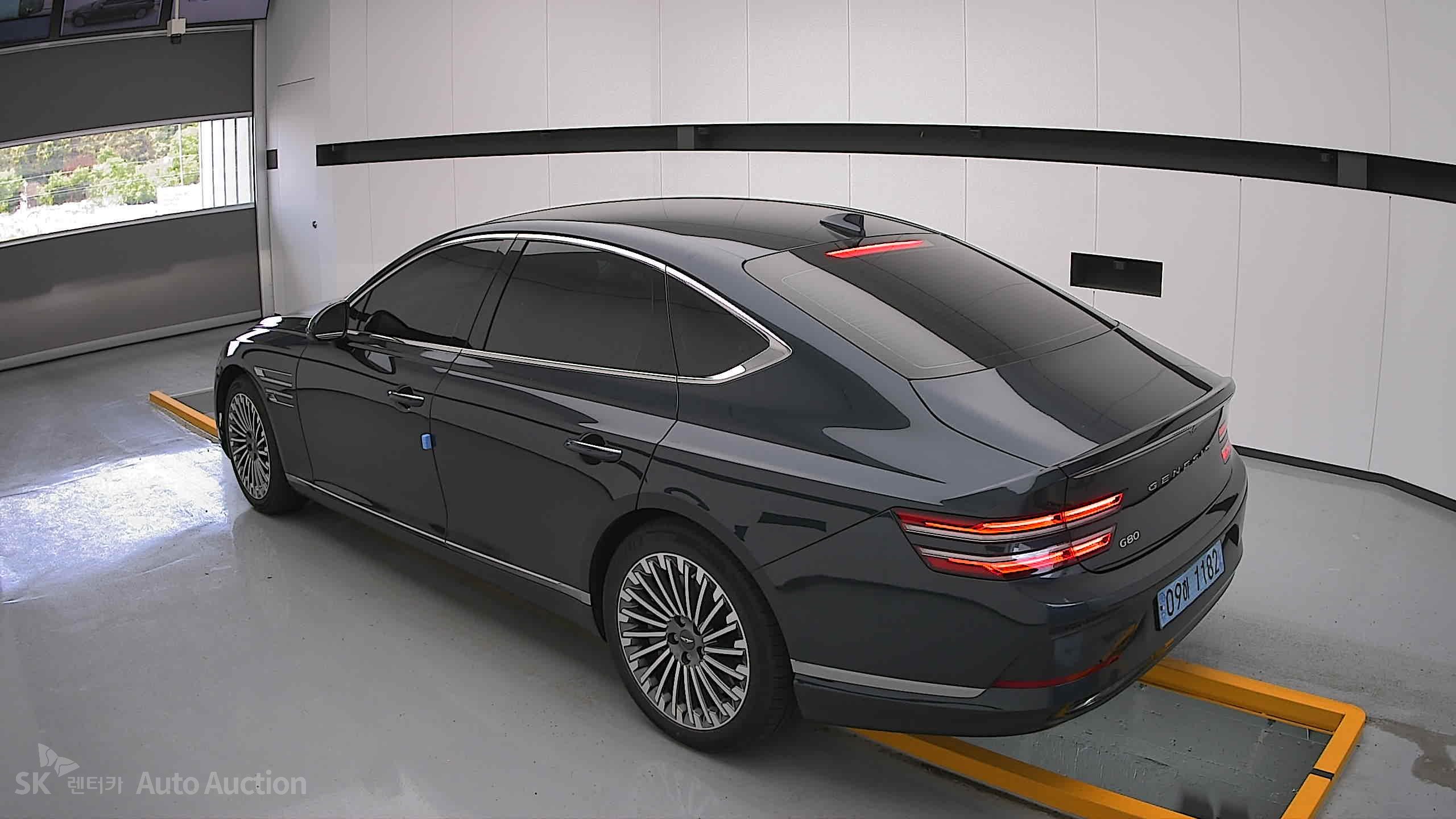 2022 - genesis eg80