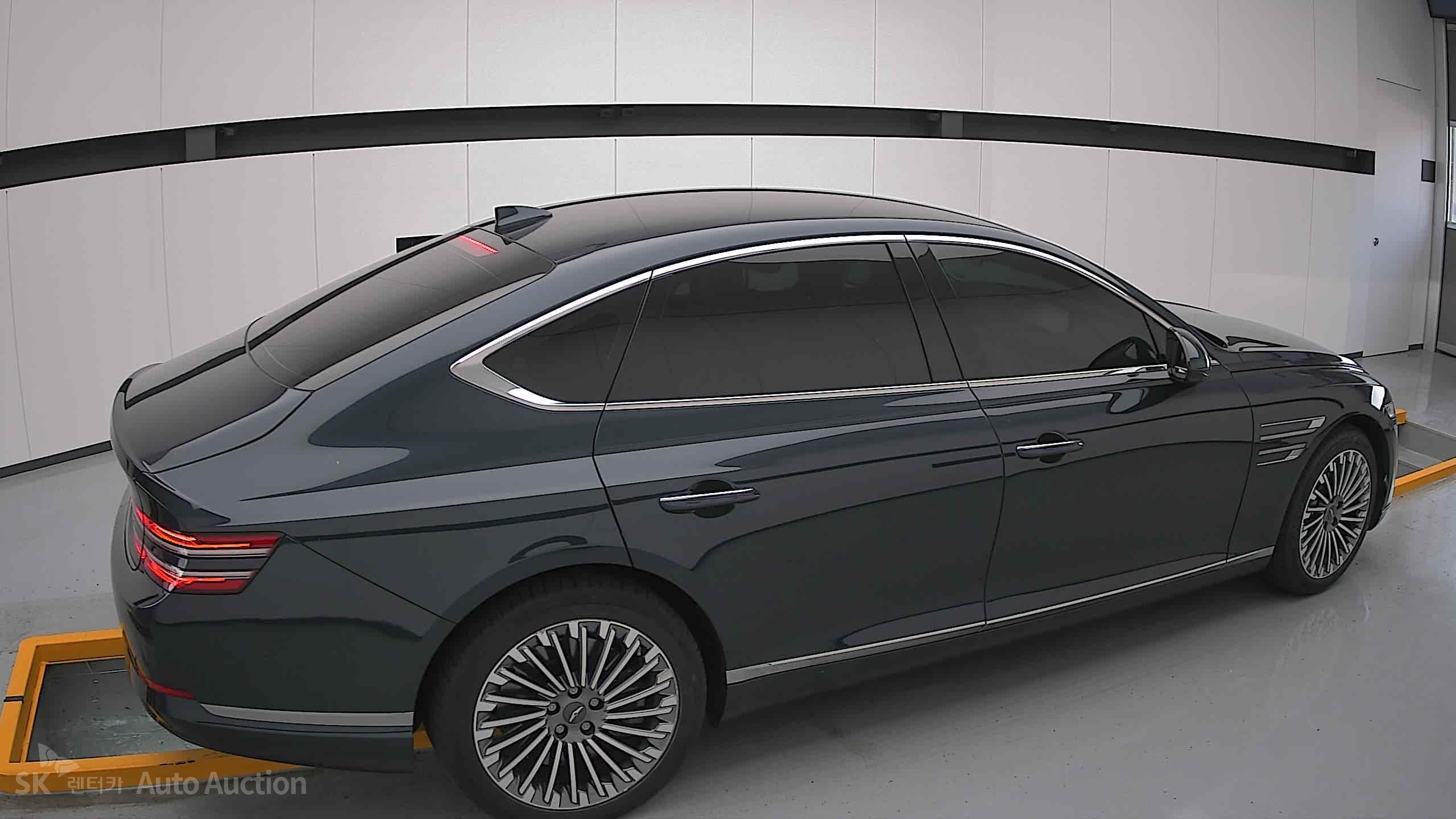 2022 - genesis eg80