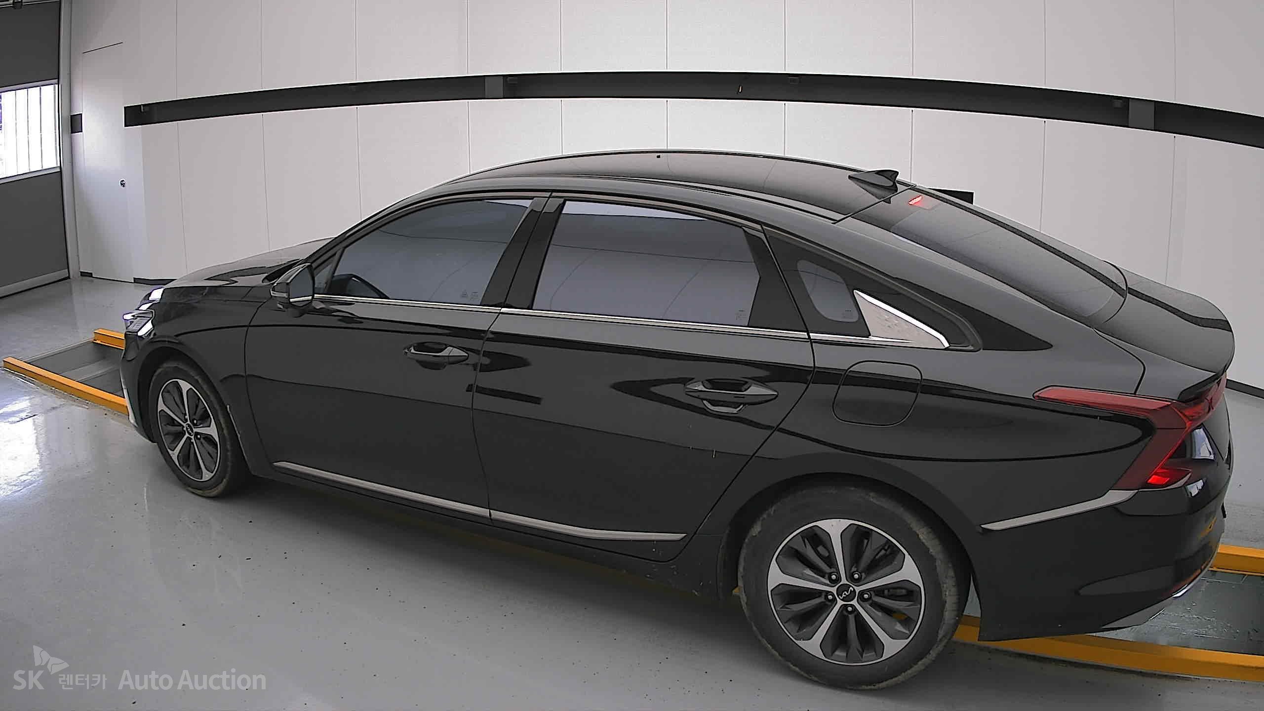 2023 - kia k8