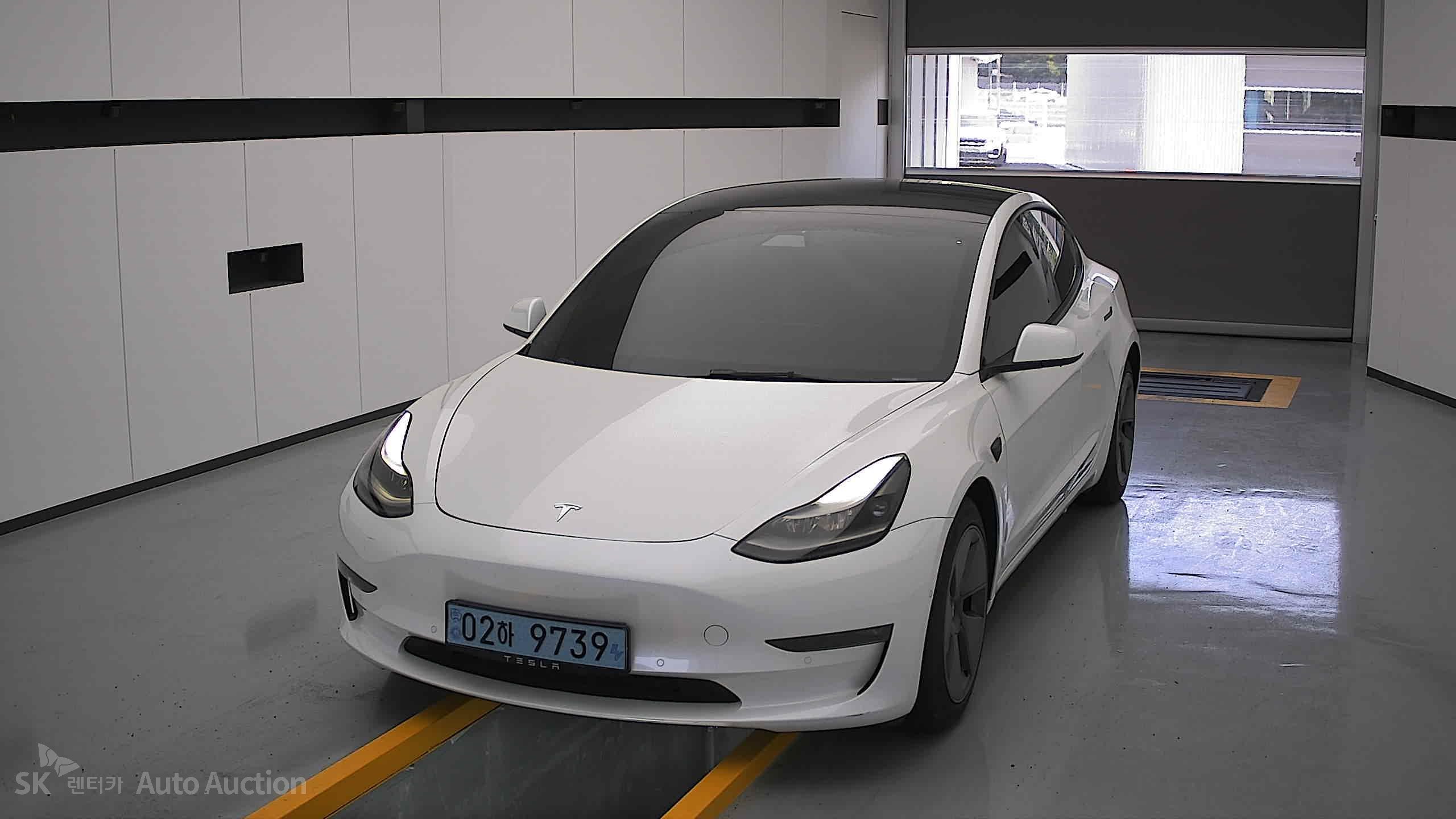 2022 - tesla model 3