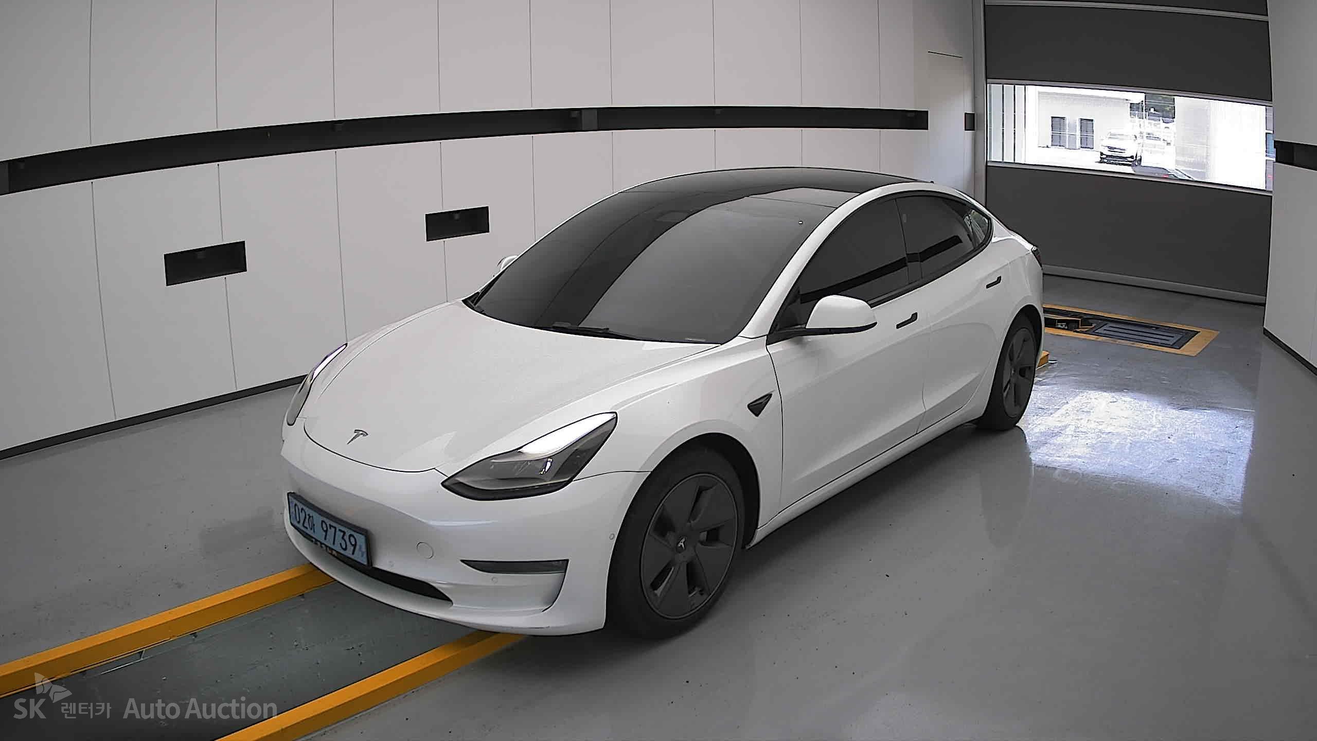2022 - tesla model 3