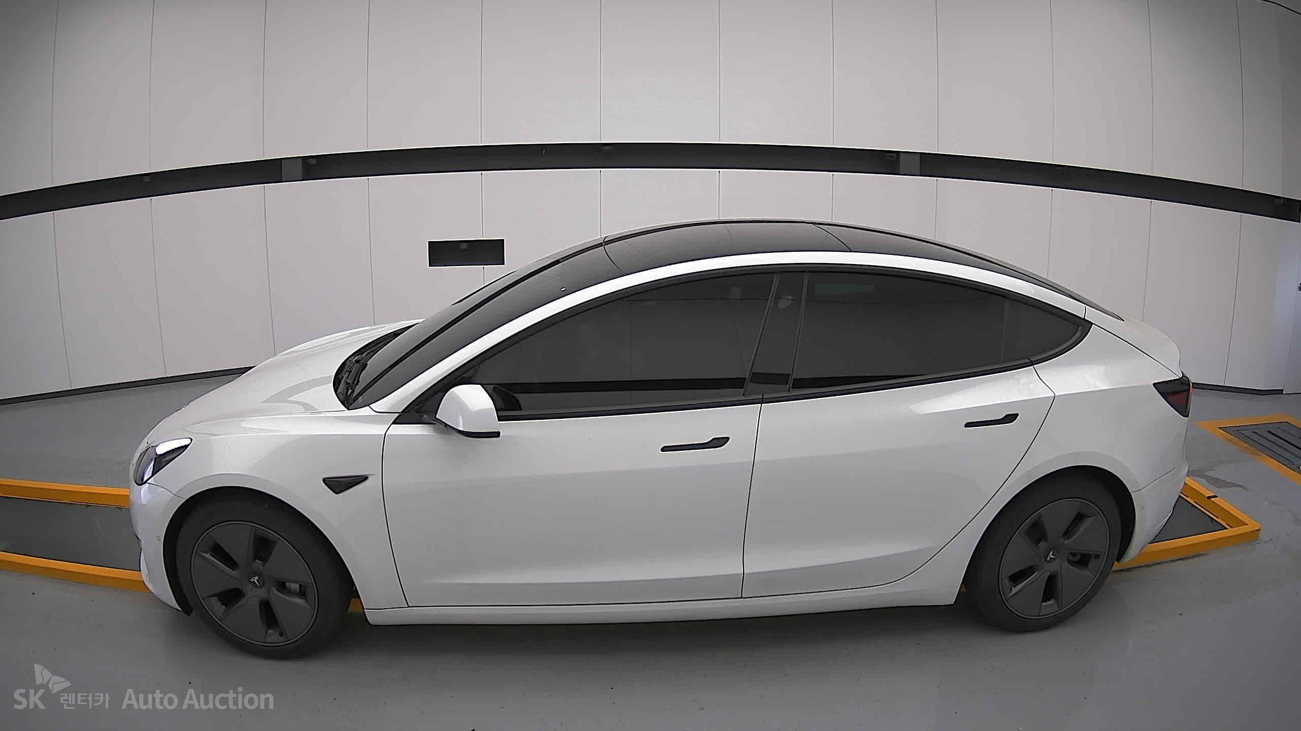 2022 - tesla model 3