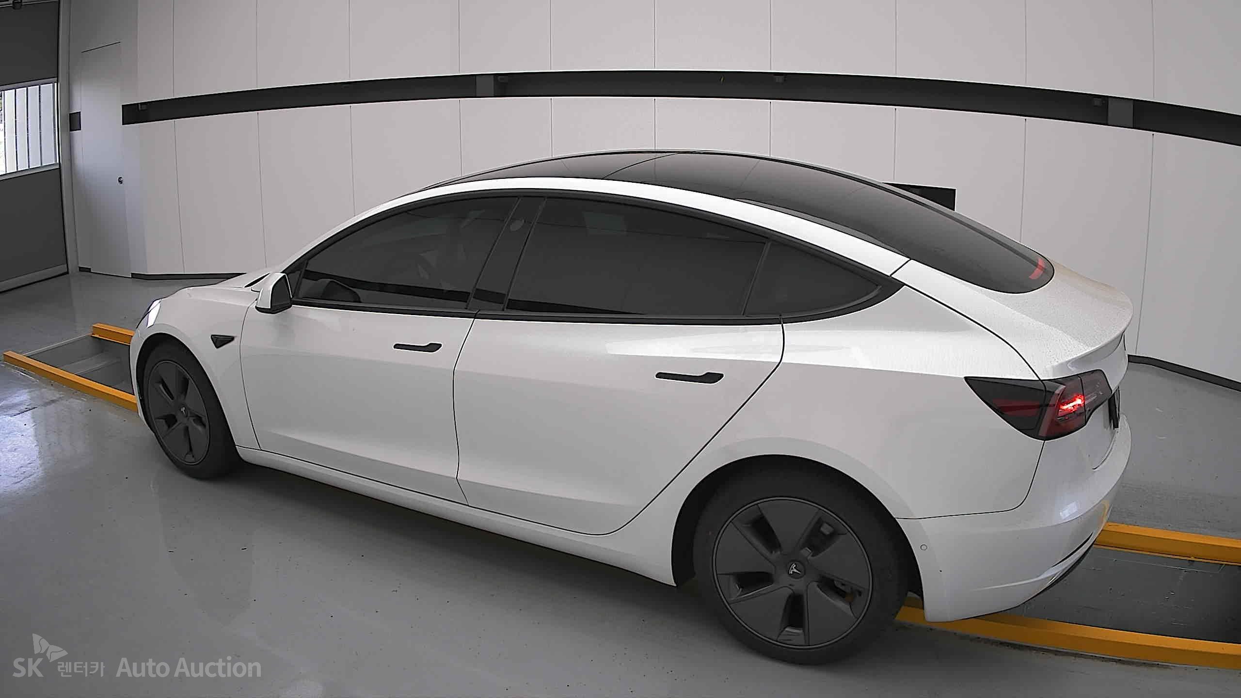 2022 - tesla model 3