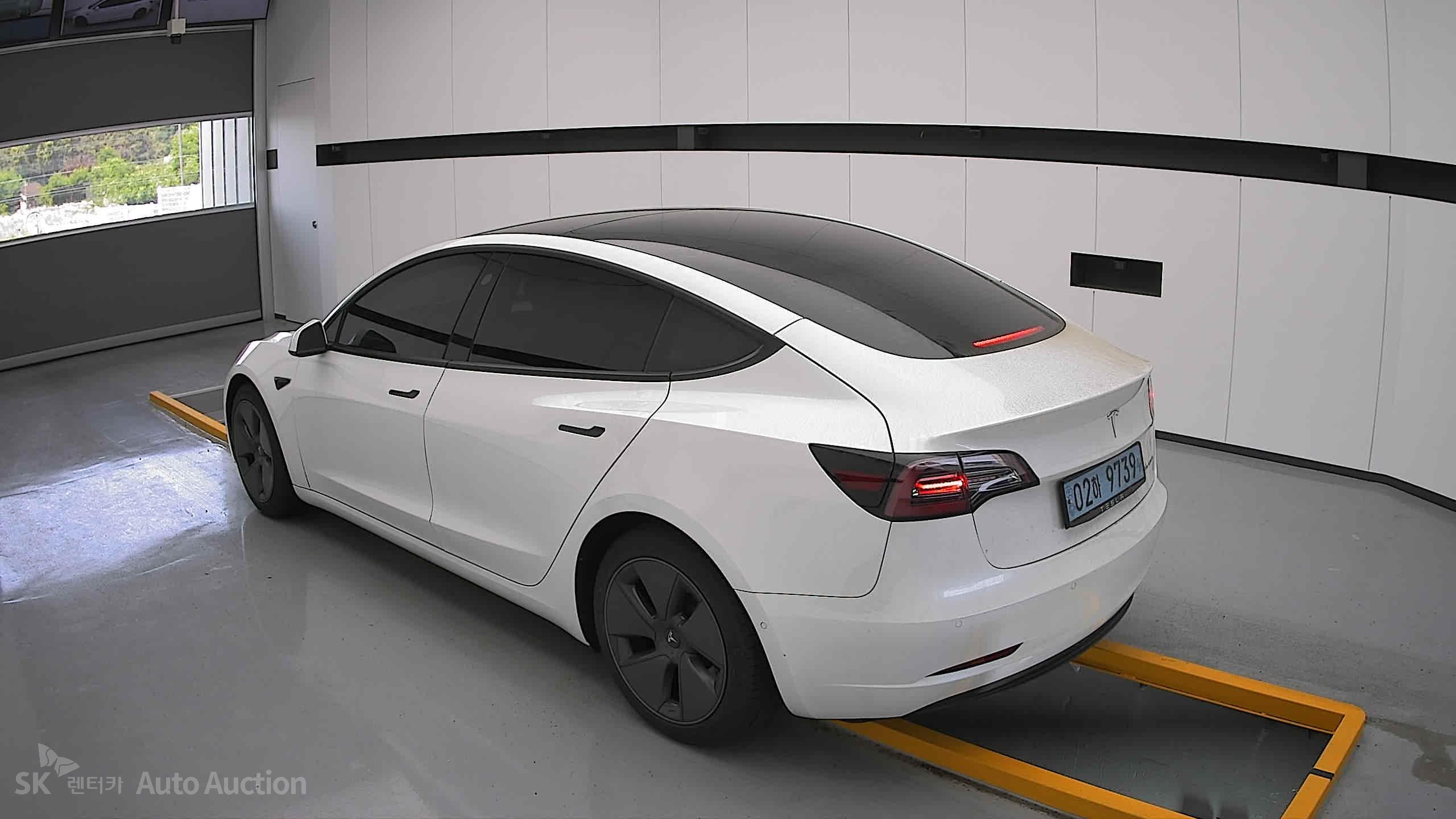2022 - tesla model 3