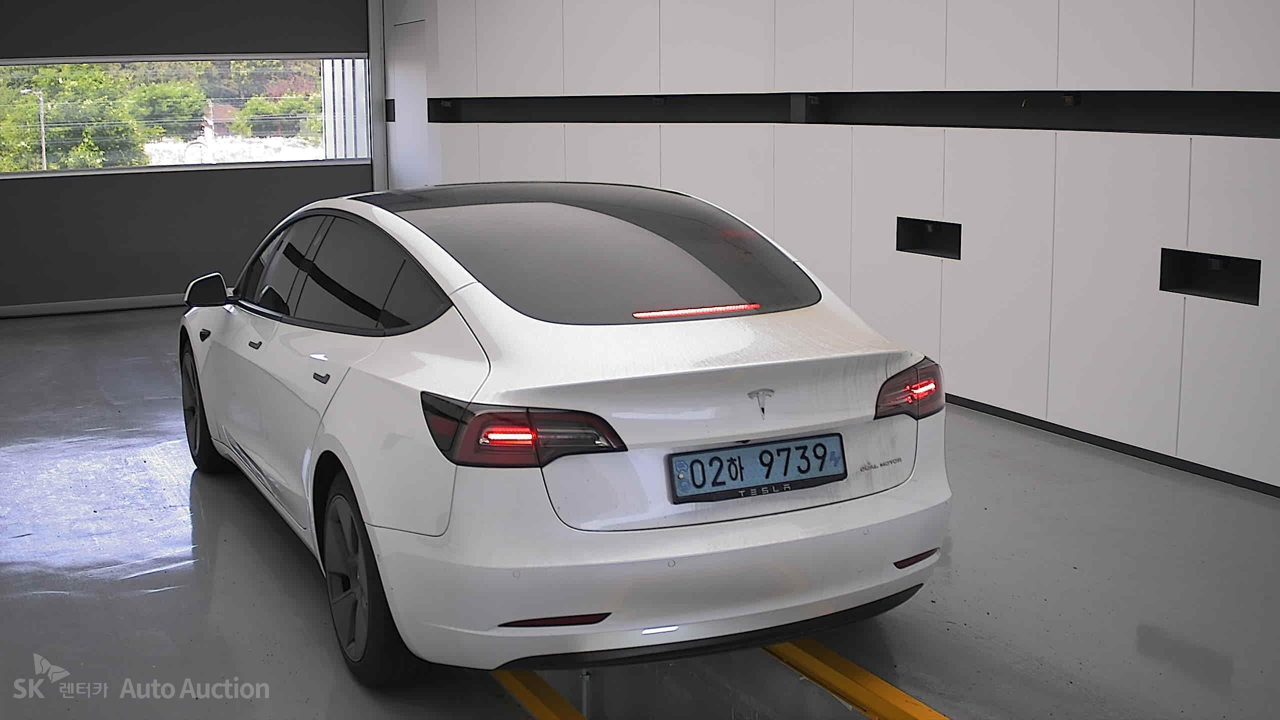 2022 - tesla model 3