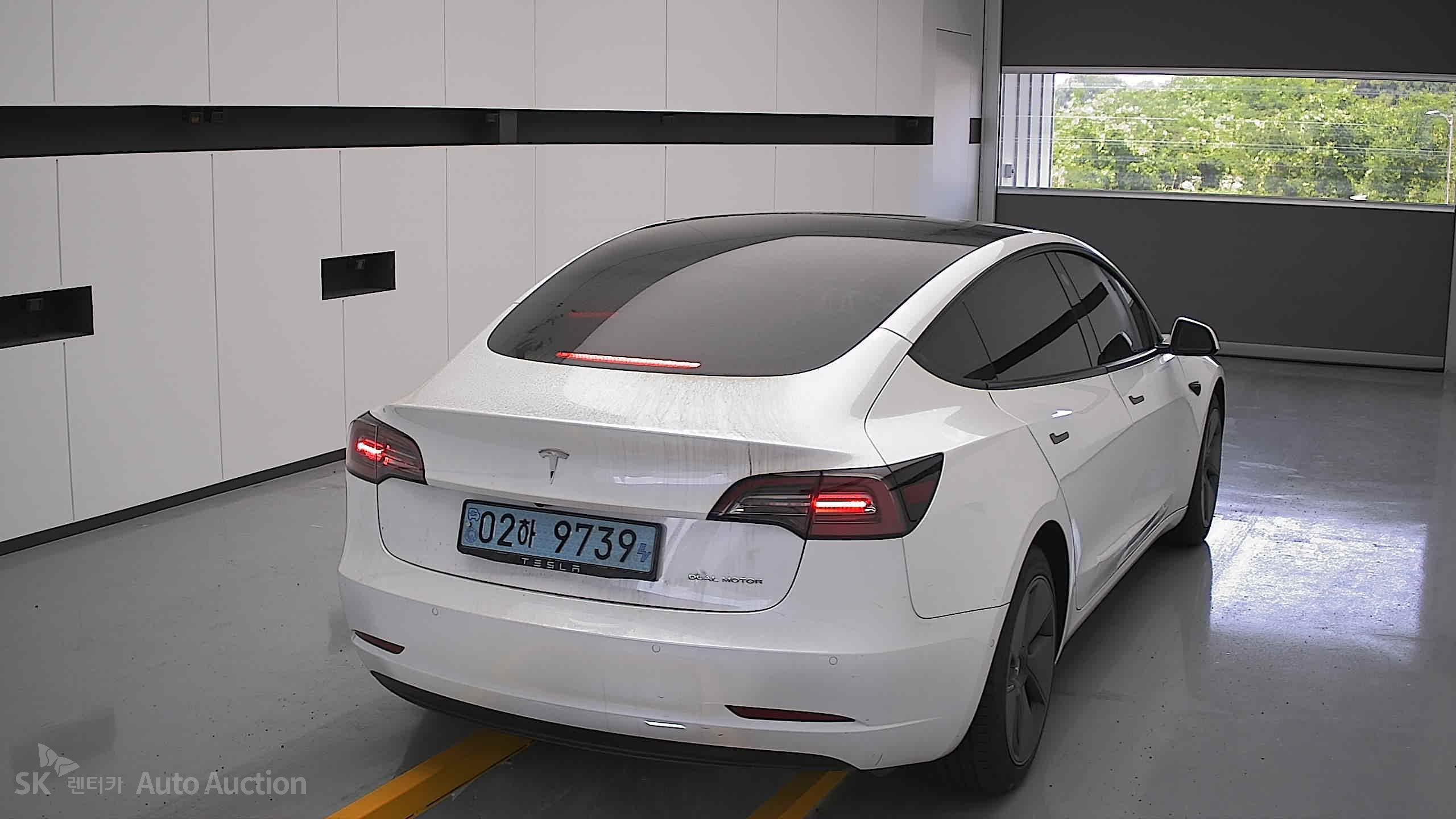 2022 - tesla model 3
